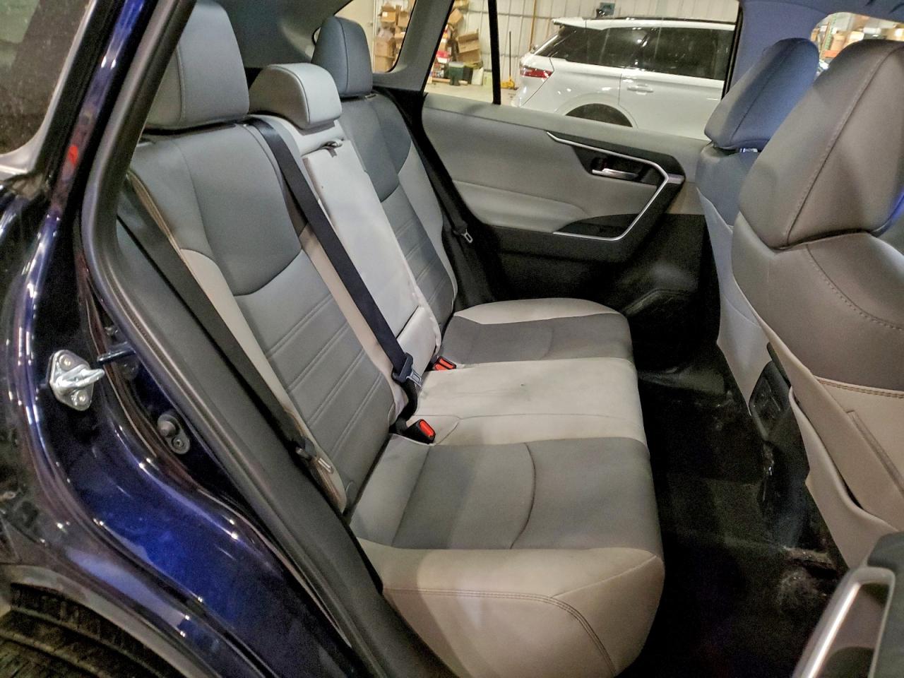 2025 TOYOTA RAV4 XLE PREMIUM photo 11