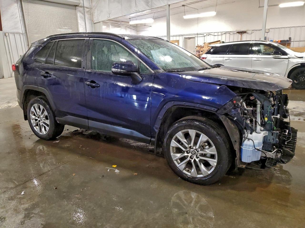 2025 TOYOTA RAV4 XLE PREMIUM photo 4