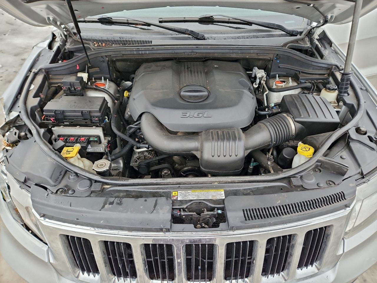 2011 JEEP GRAND CHEROKEE LAREDO photo 31