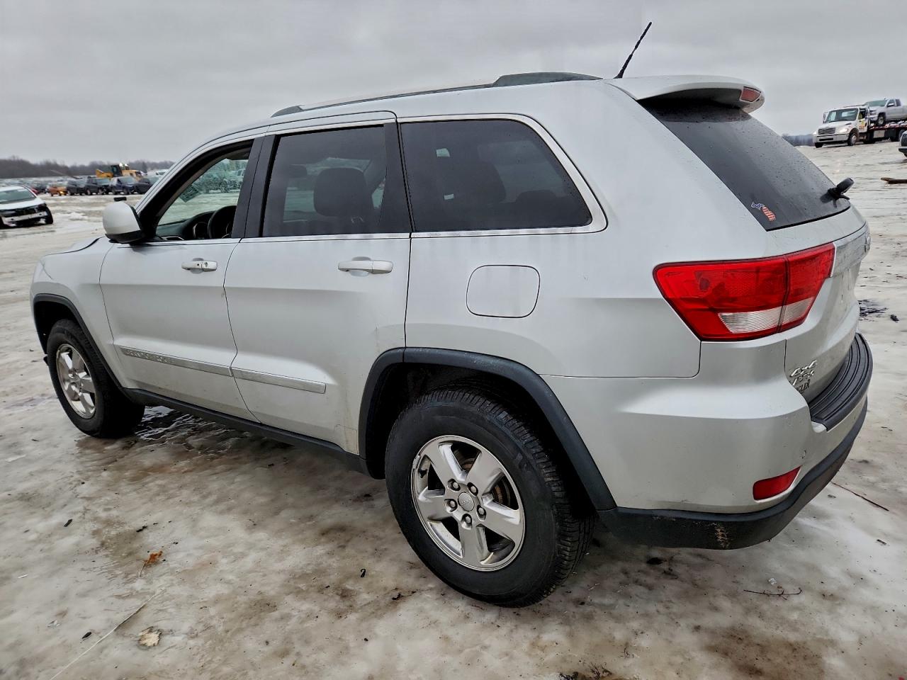 2011 JEEP GRAND CHEROKEE LAREDO photo 4