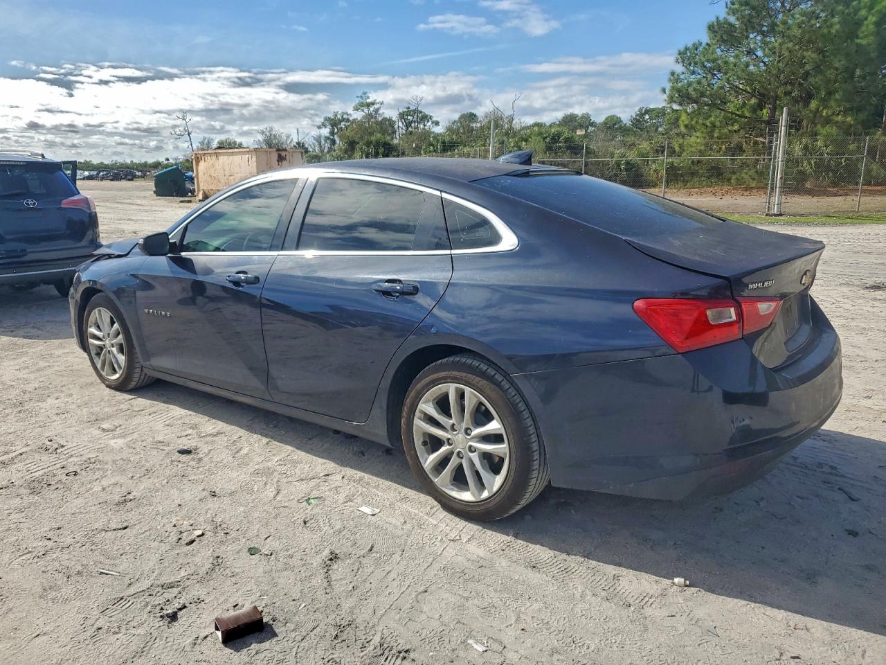 2018 CHEVROLET MALIBU LT photo 4