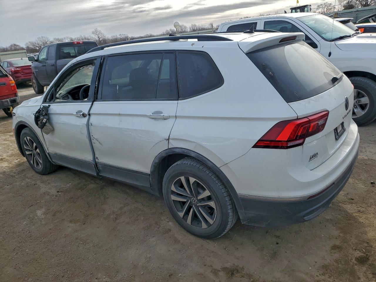 2024 VOLKSWAGEN TIGUAN S photo 4
