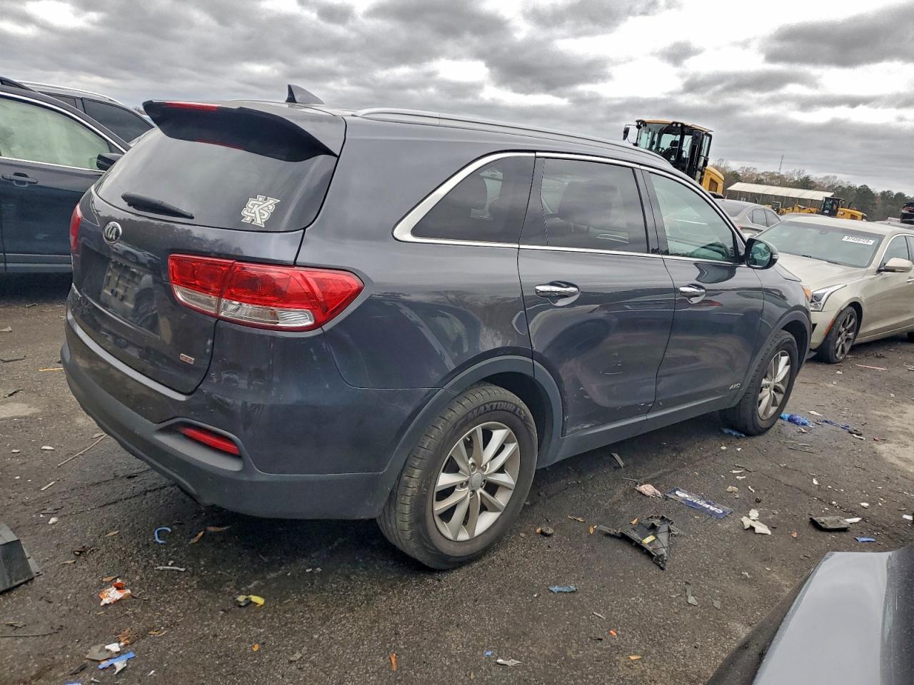 2017 KIA SORENTO LX photo 3