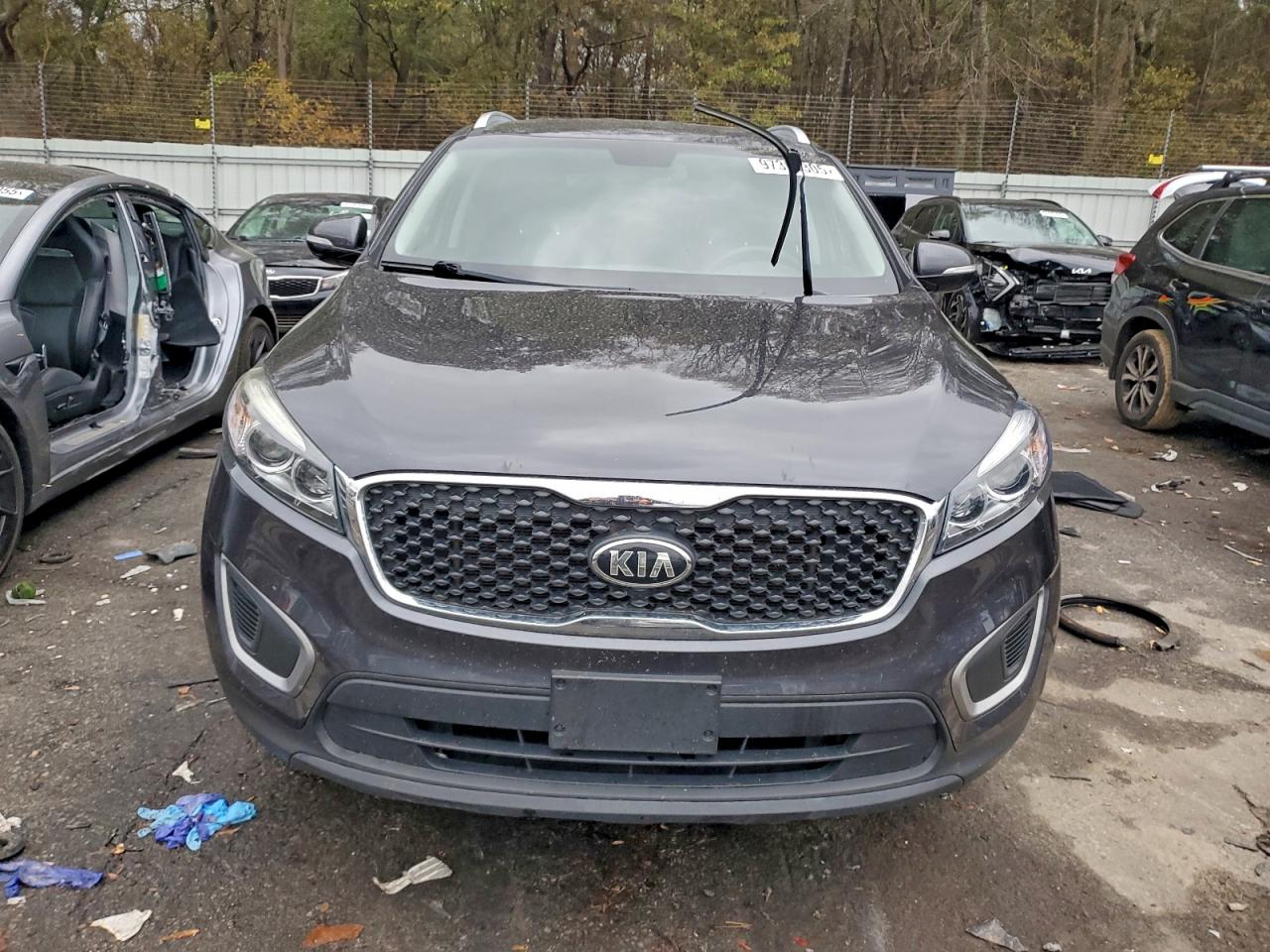 2017 KIA SORENTO LX photo 5