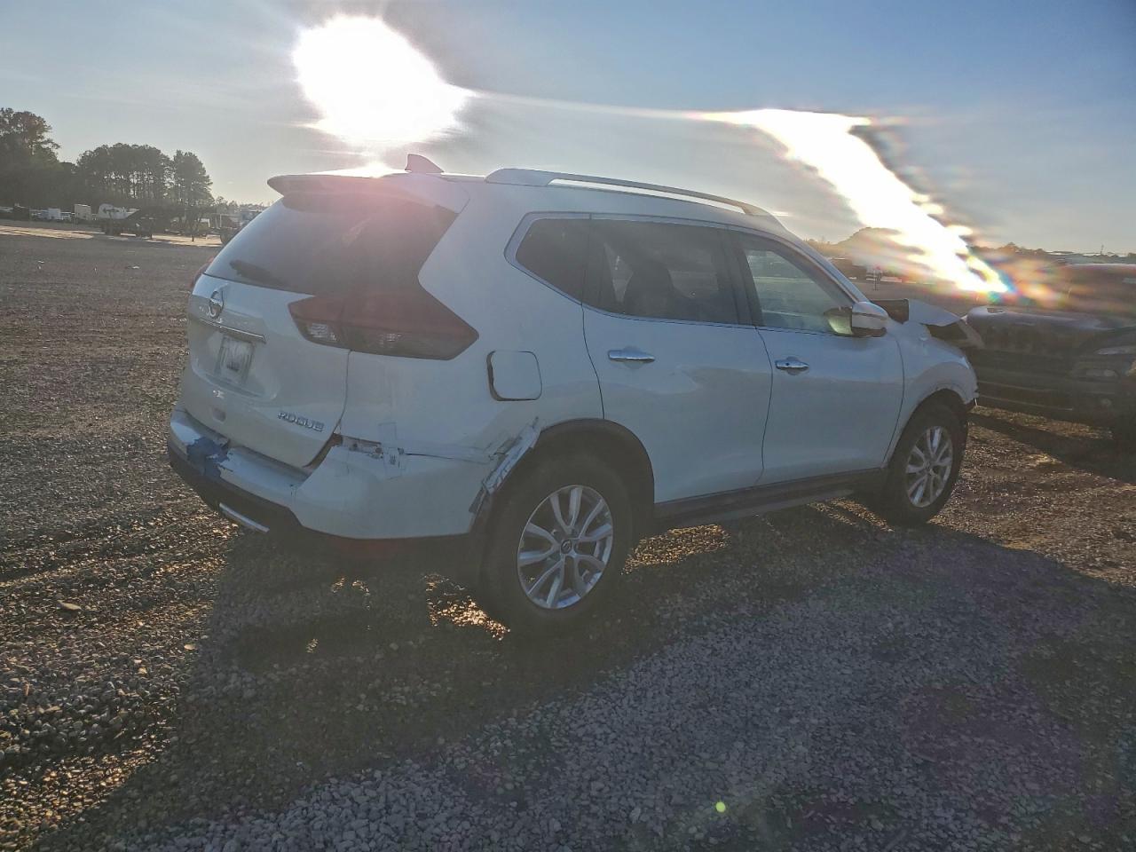 2018 NISSAN ROGUE S photo 3
