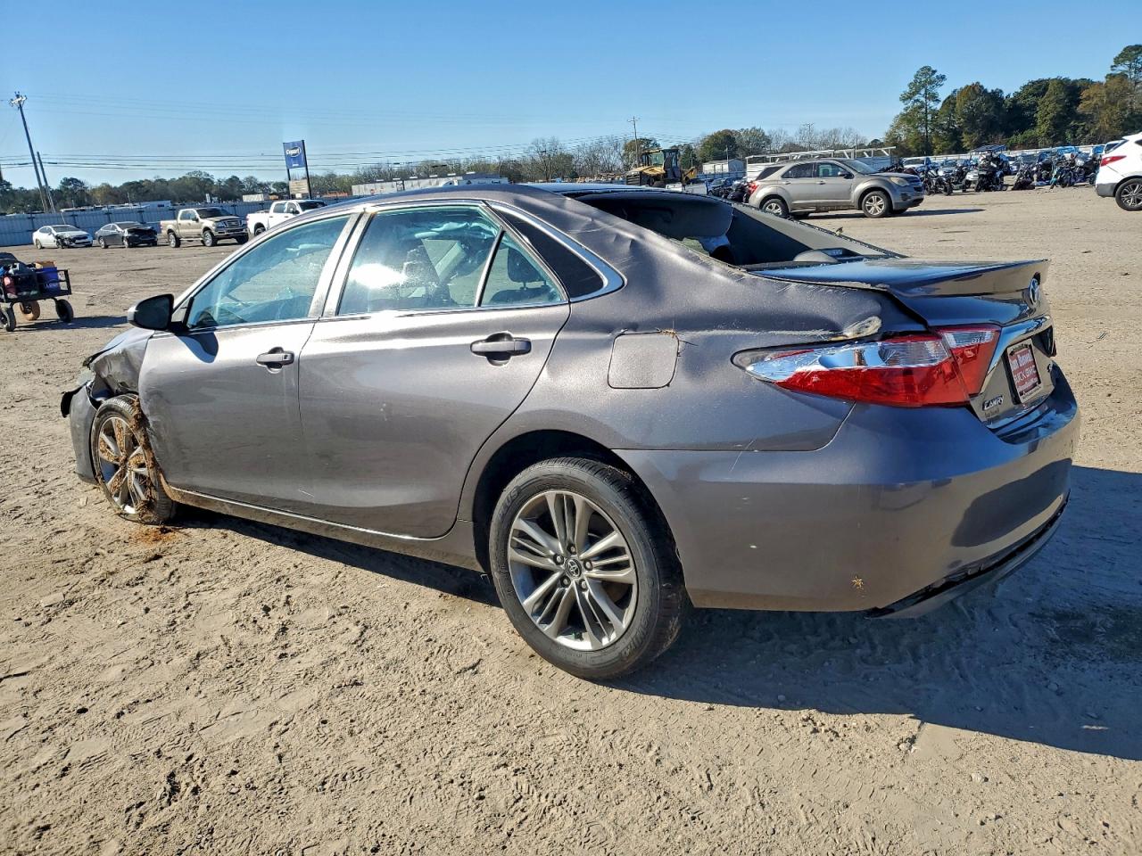 2017 TOYOTA CAMRY SE photo 2