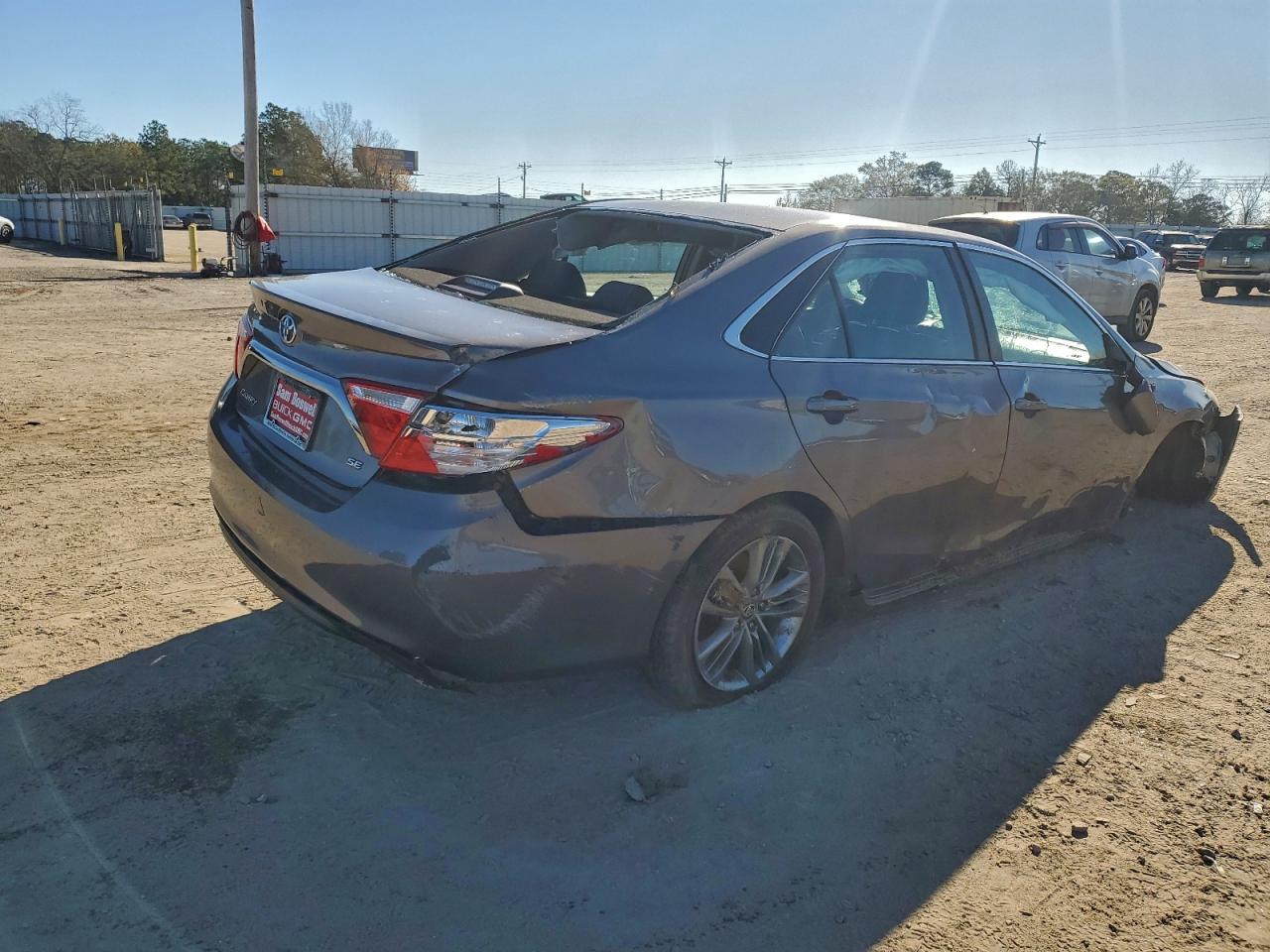 2017 TOYOTA CAMRY SE photo 3