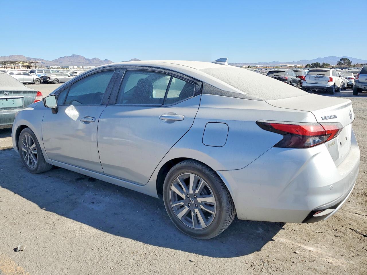 2021 NISSAN VERSA SV photo 4