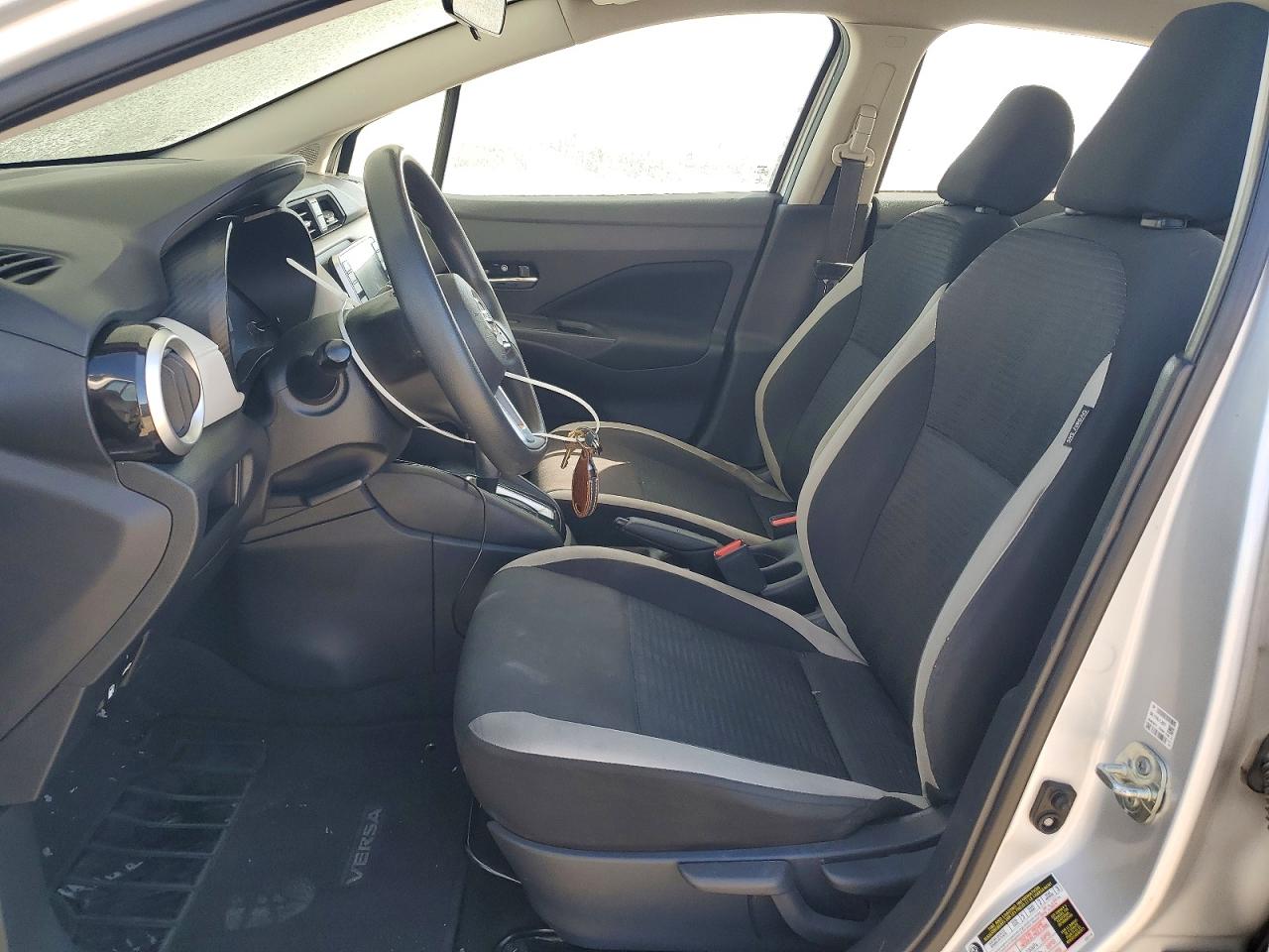 2021 NISSAN VERSA SV photo 19