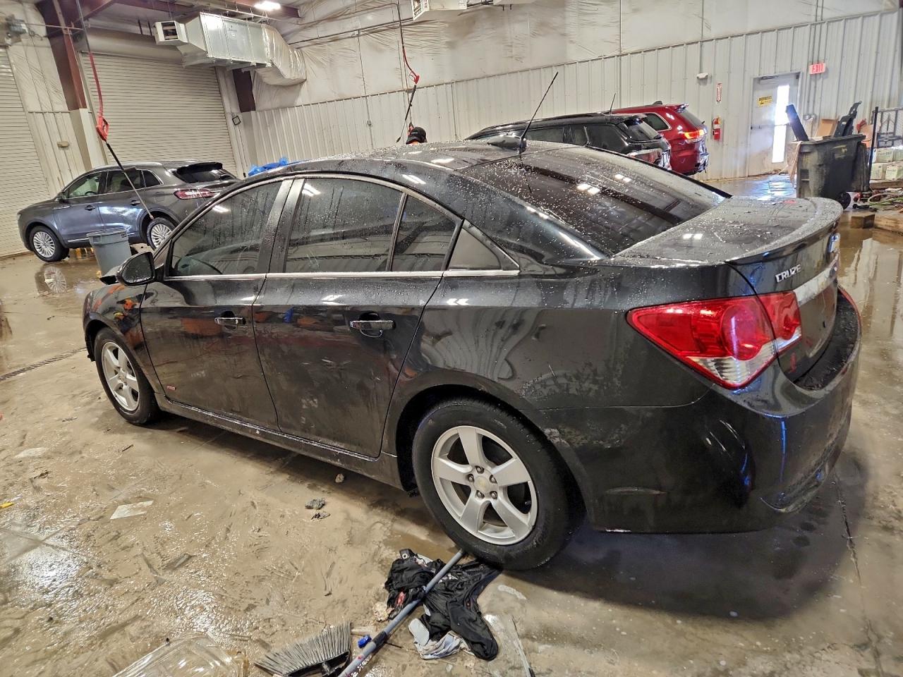 2015 CHEVROLET CRUZE LT photo 2