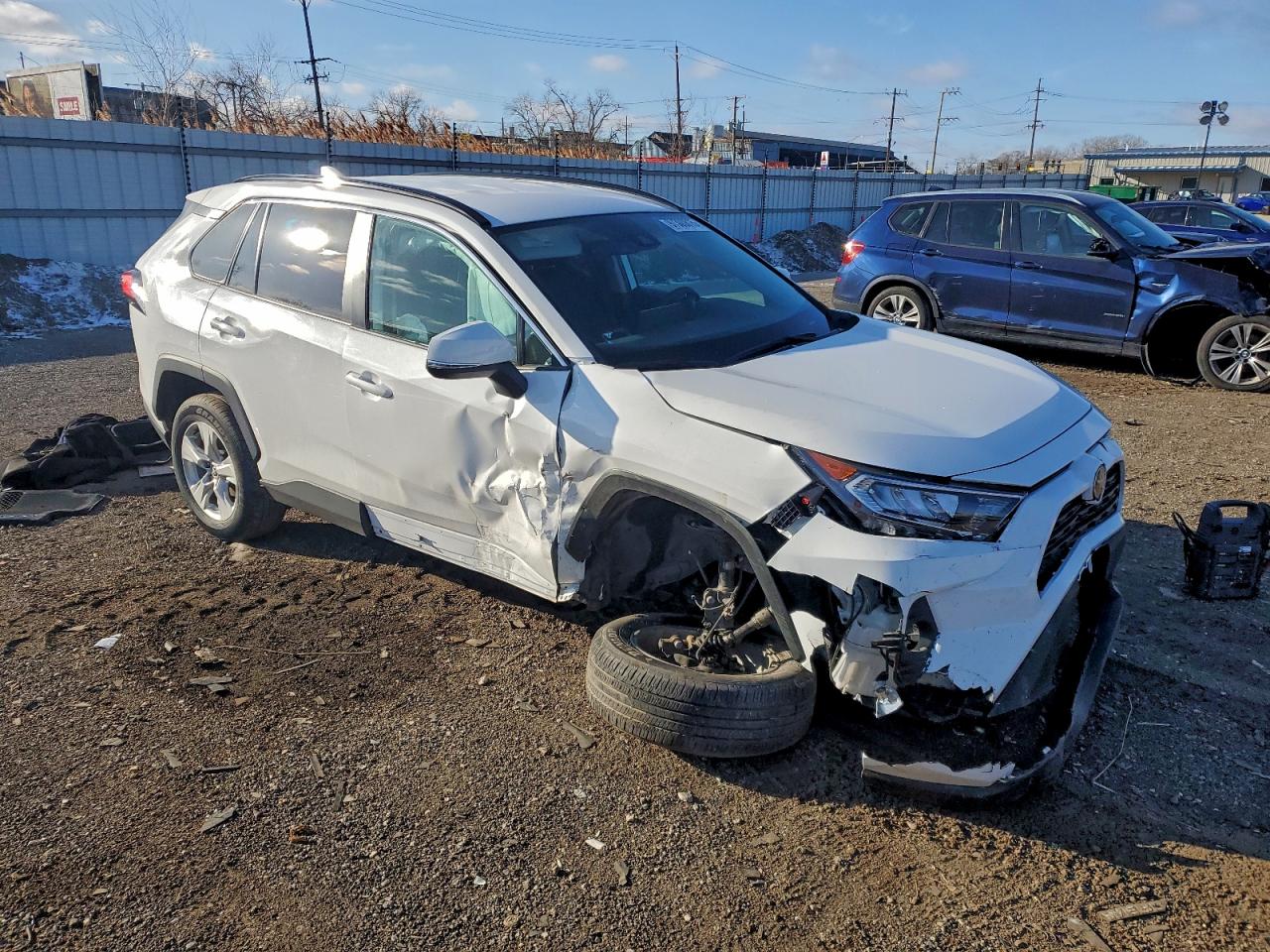 2021 TOYOTA RAV4 XLE photo 4