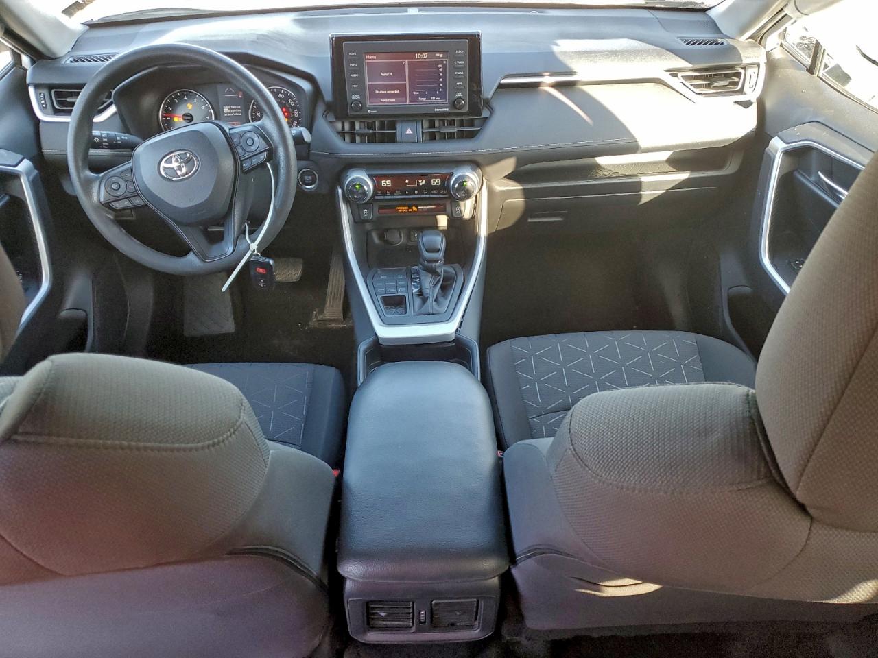 2021 TOYOTA RAV4 XLE photo 8