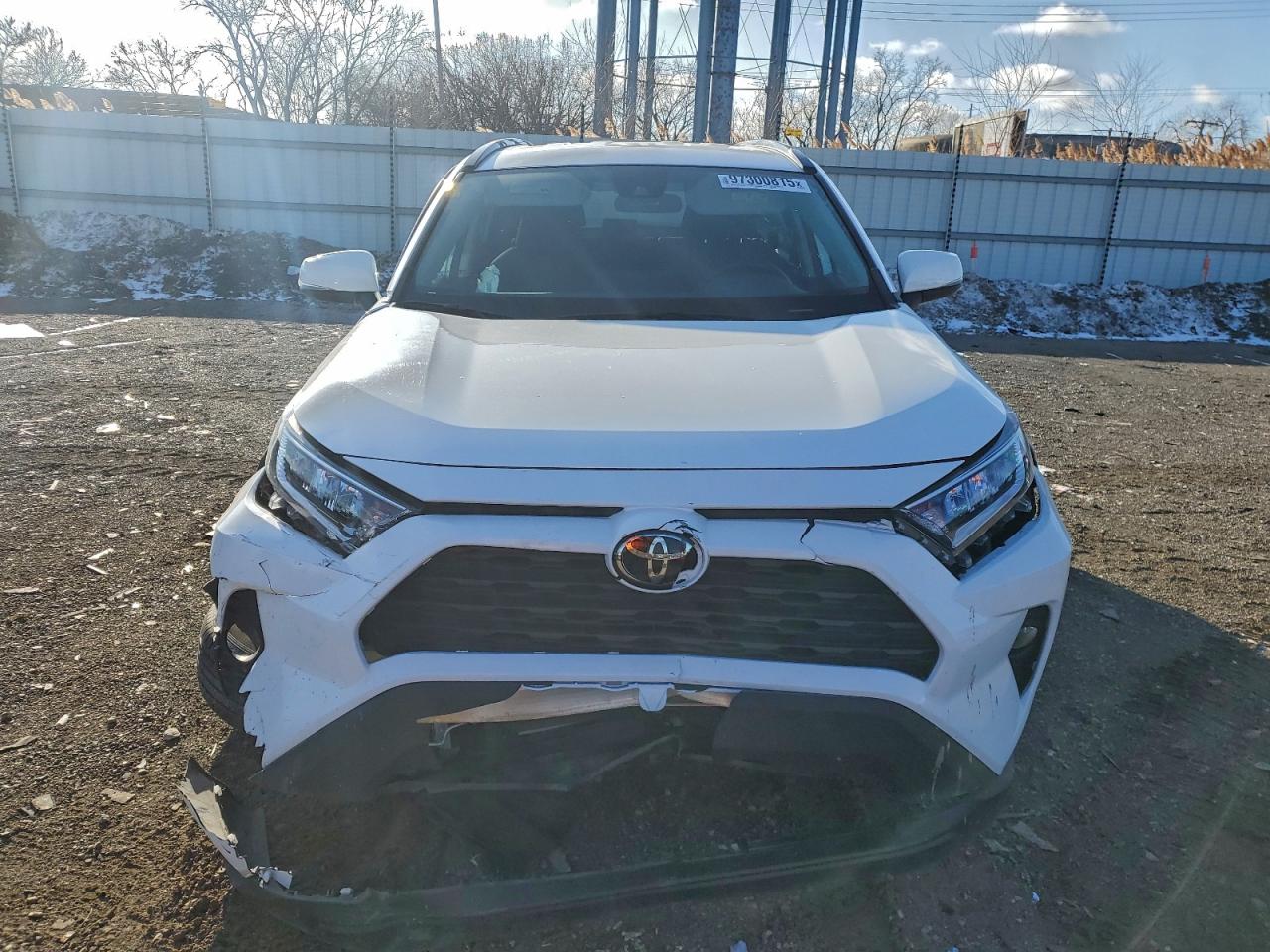 2021 TOYOTA RAV4 XLE photo 5