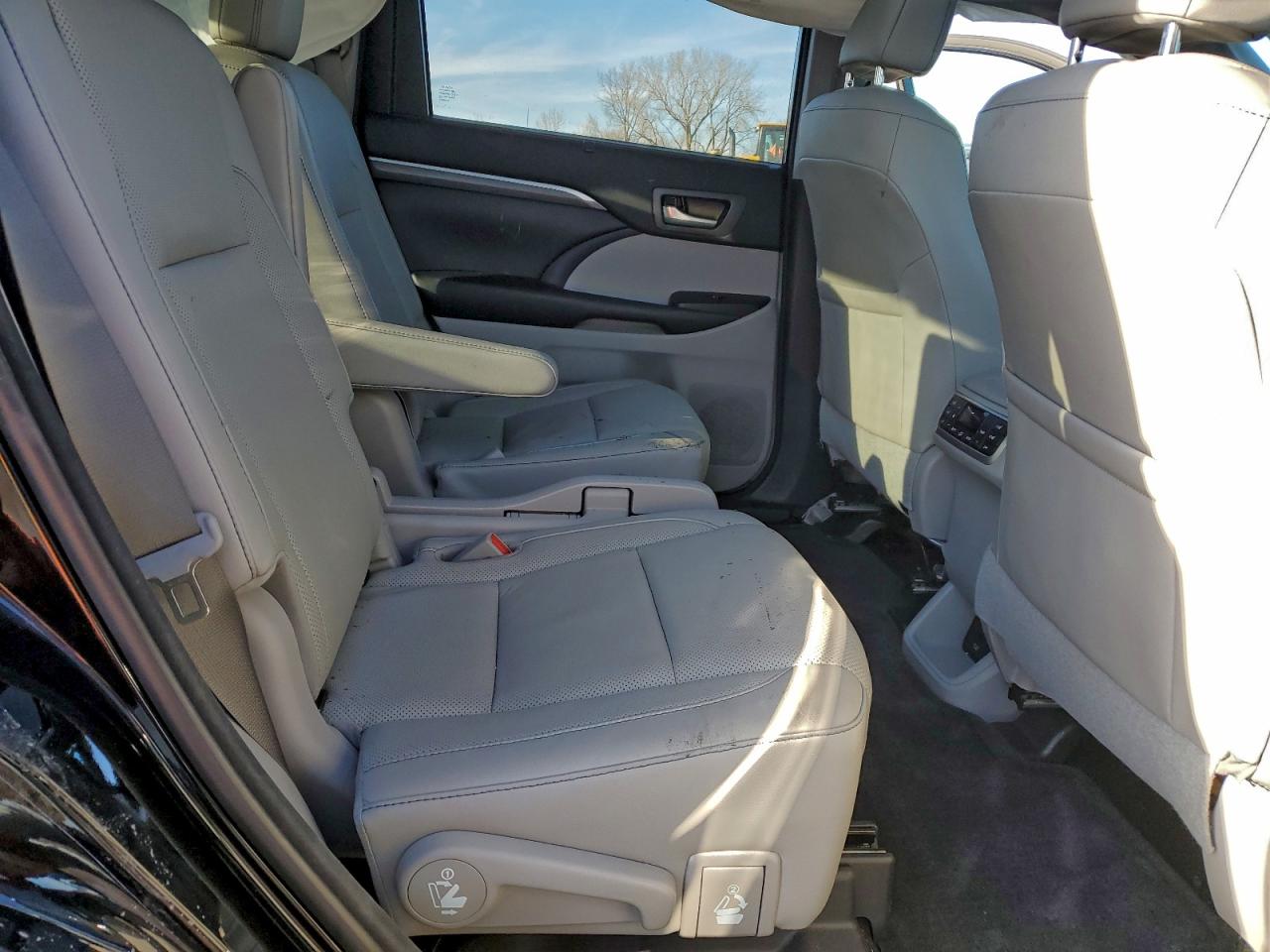 2018 TOYOTA HIGHLANDER HYBRID LIMITED photo 11
