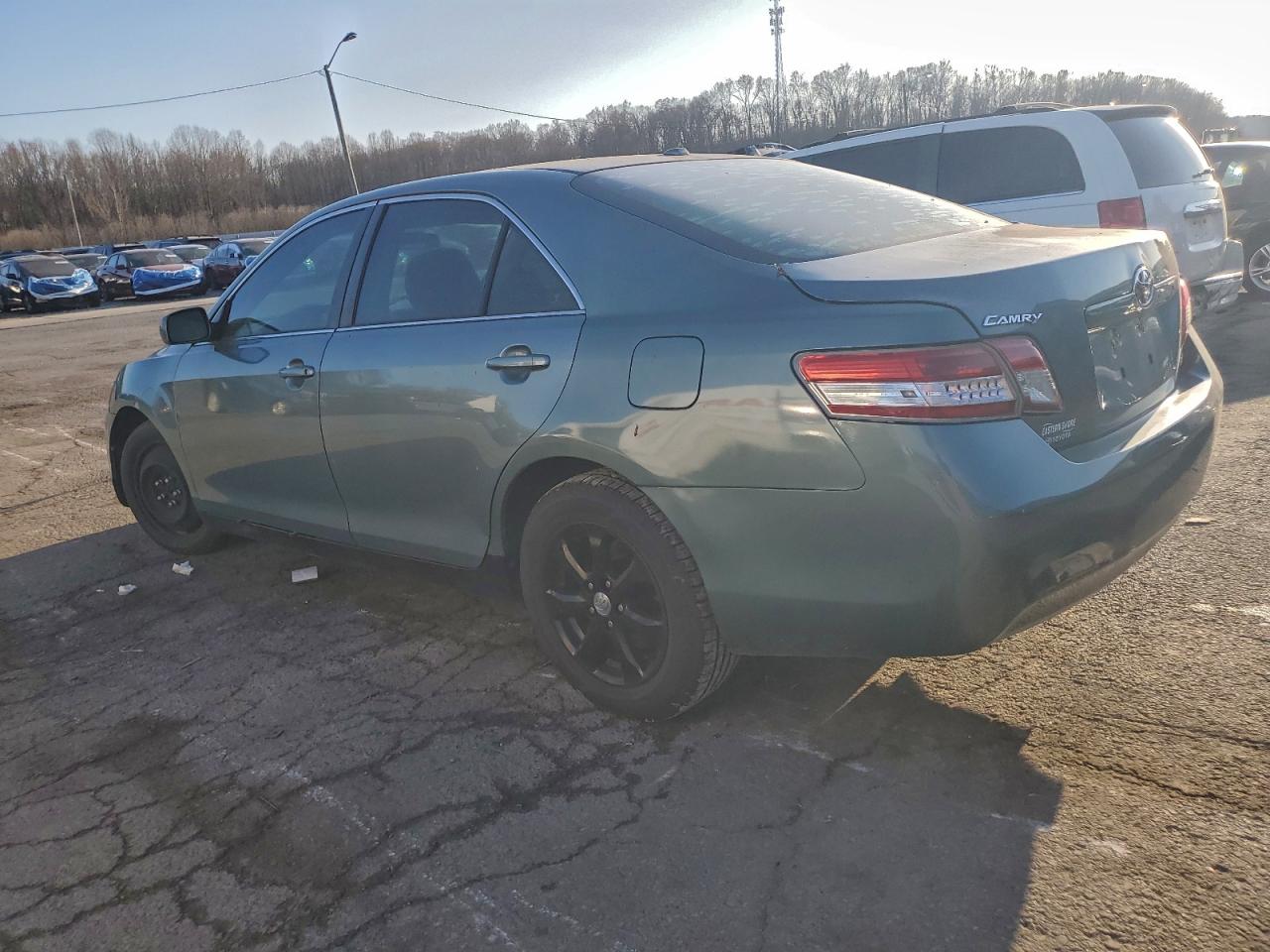 2010 TOYOTA CAMRY BASE photo 4