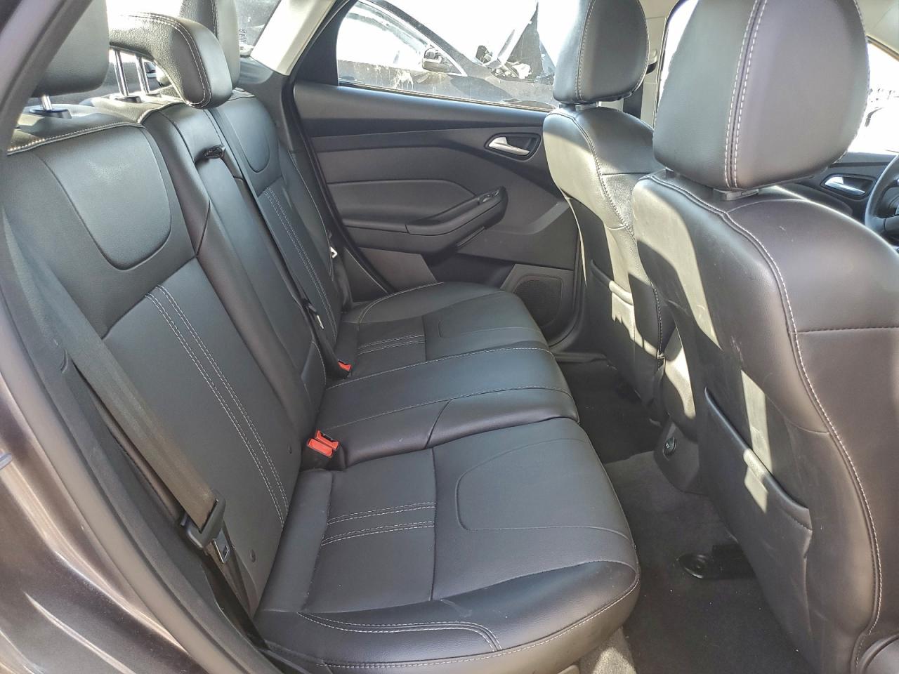 2014 FORD FOCUS SE photo 10