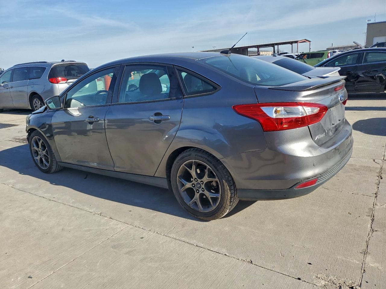 2014 FORD FOCUS SE photo 2