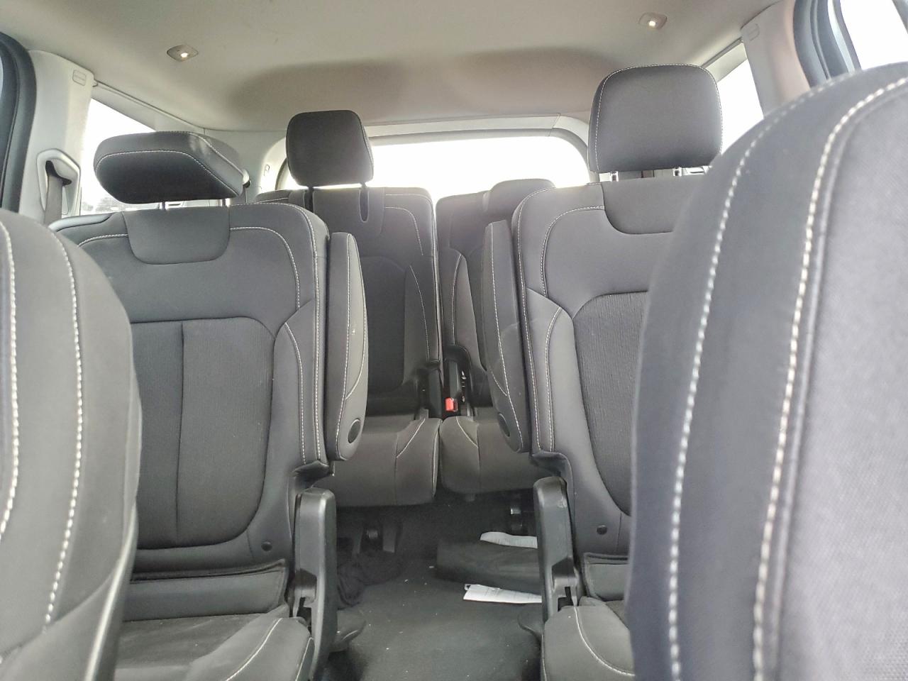 2023 JEEP GRAND CHEROKEE L LAREDO photo 28