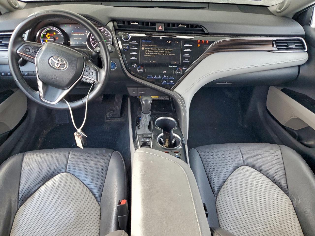 2020 TOYOTA CAMRY XLE photo 8