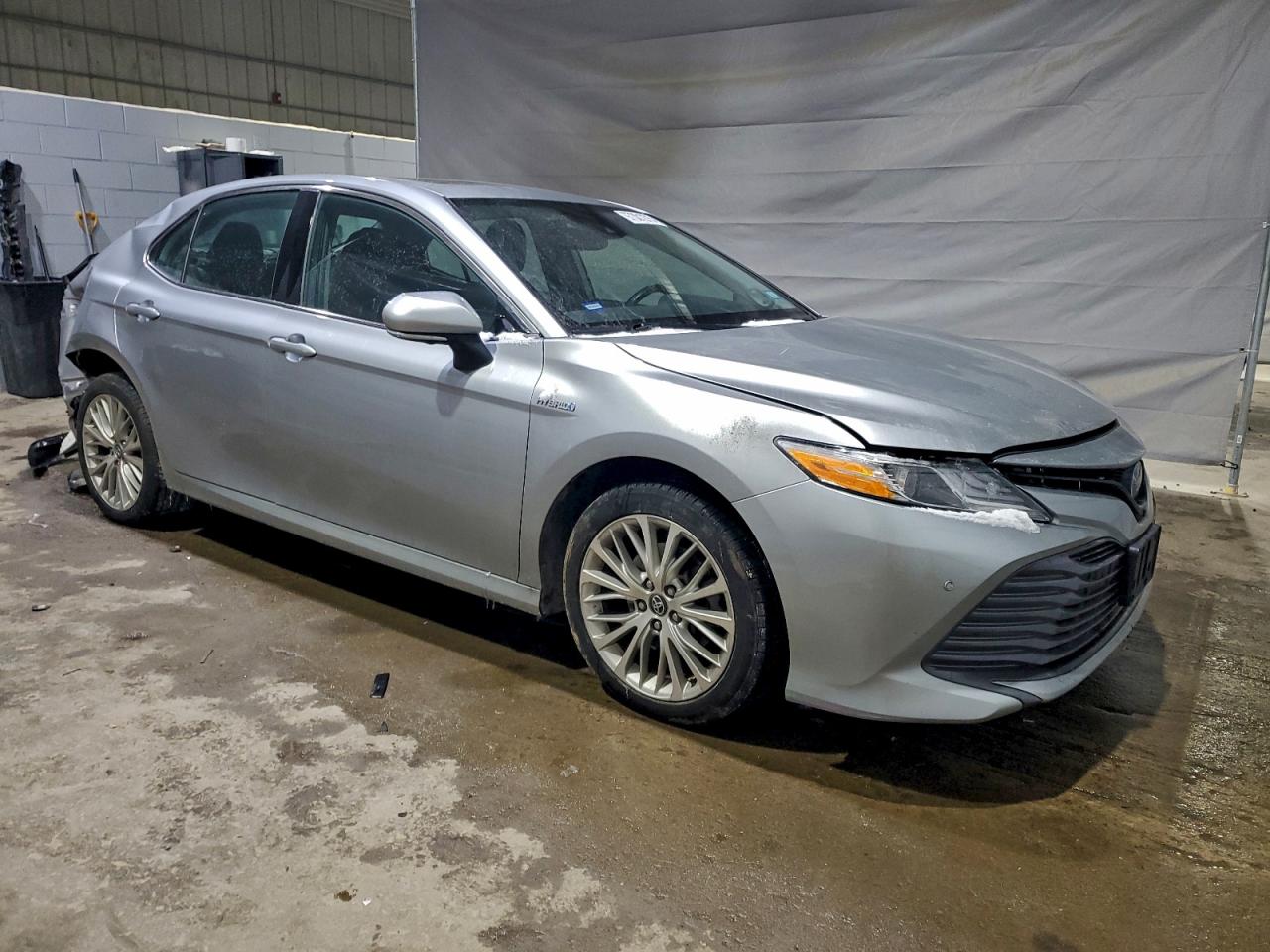 2020 TOYOTA CAMRY XLE photo 4
