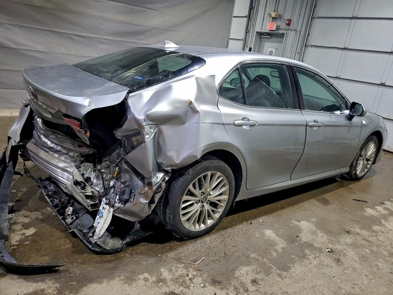 2020 TOYOTA CAMRY XLE photo 3