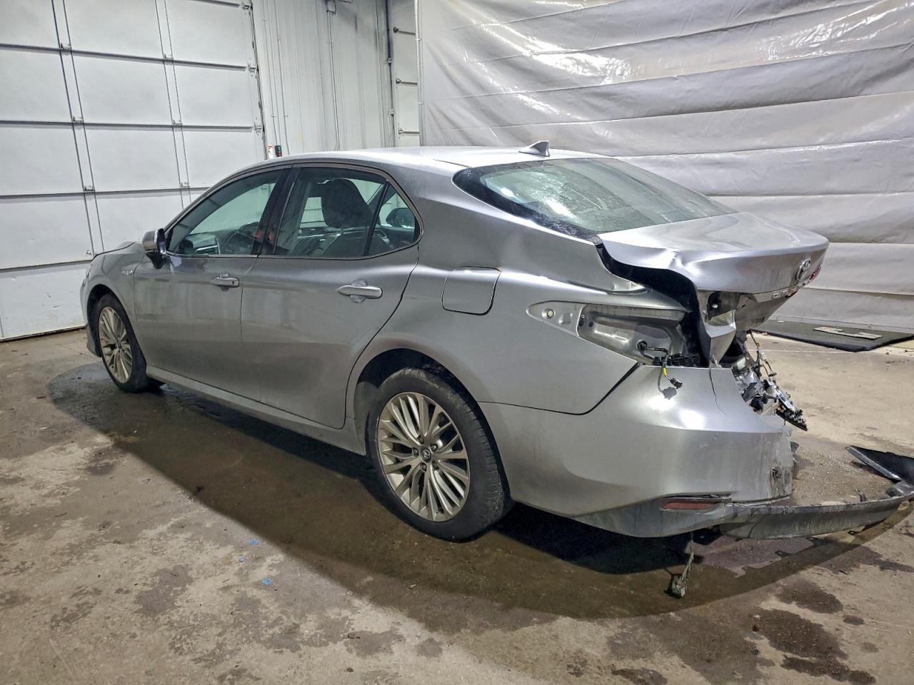 2020 TOYOTA CAMRY XLE photo 2