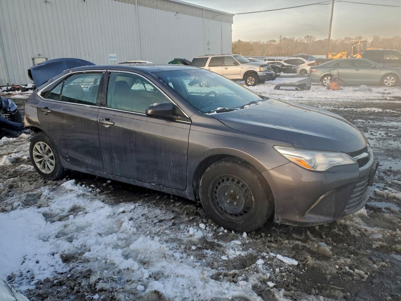 2015 TOYOTA CAMRY LE photo 4