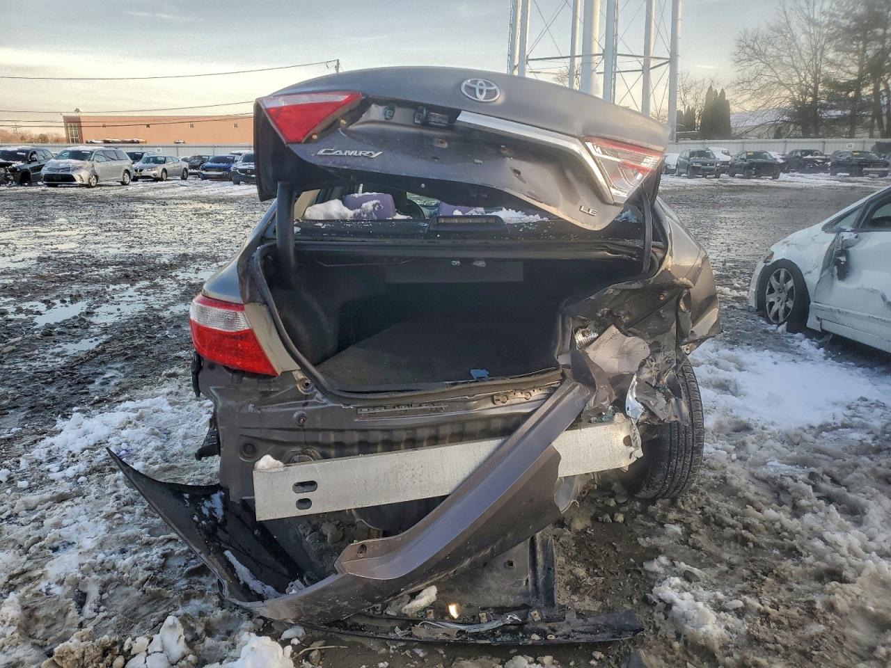 2015 TOYOTA CAMRY LE photo 6
