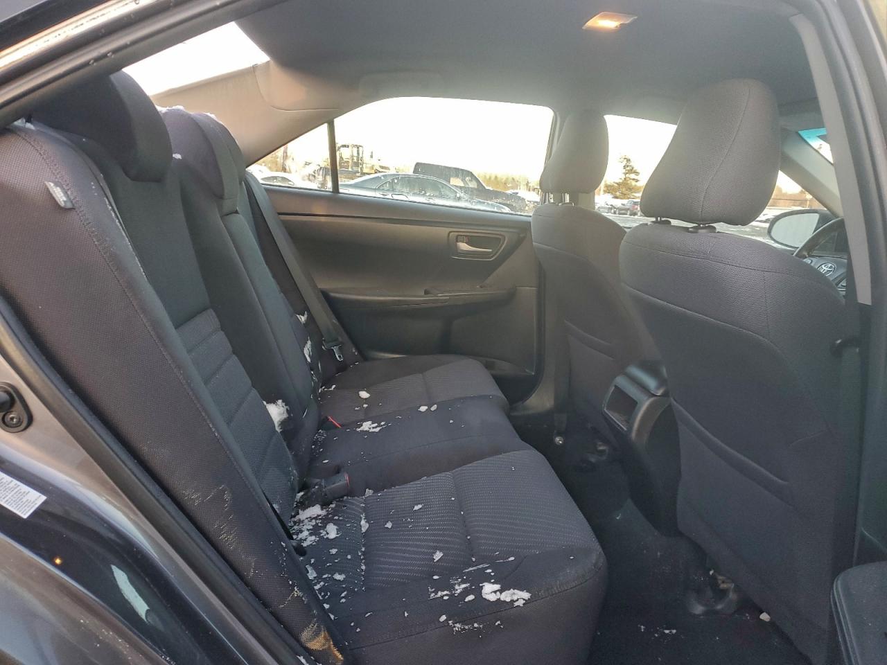 2015 TOYOTA CAMRY LE photo 10