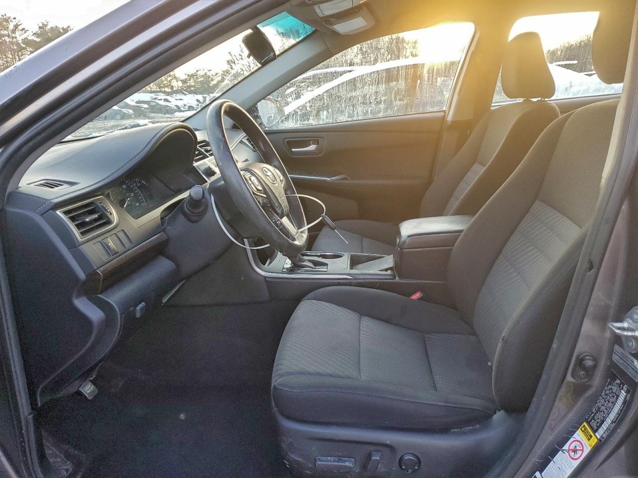 2015 TOYOTA CAMRY LE photo 7