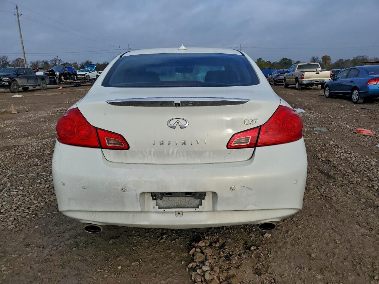 2011 INFINITI G37 BASE photo 6
