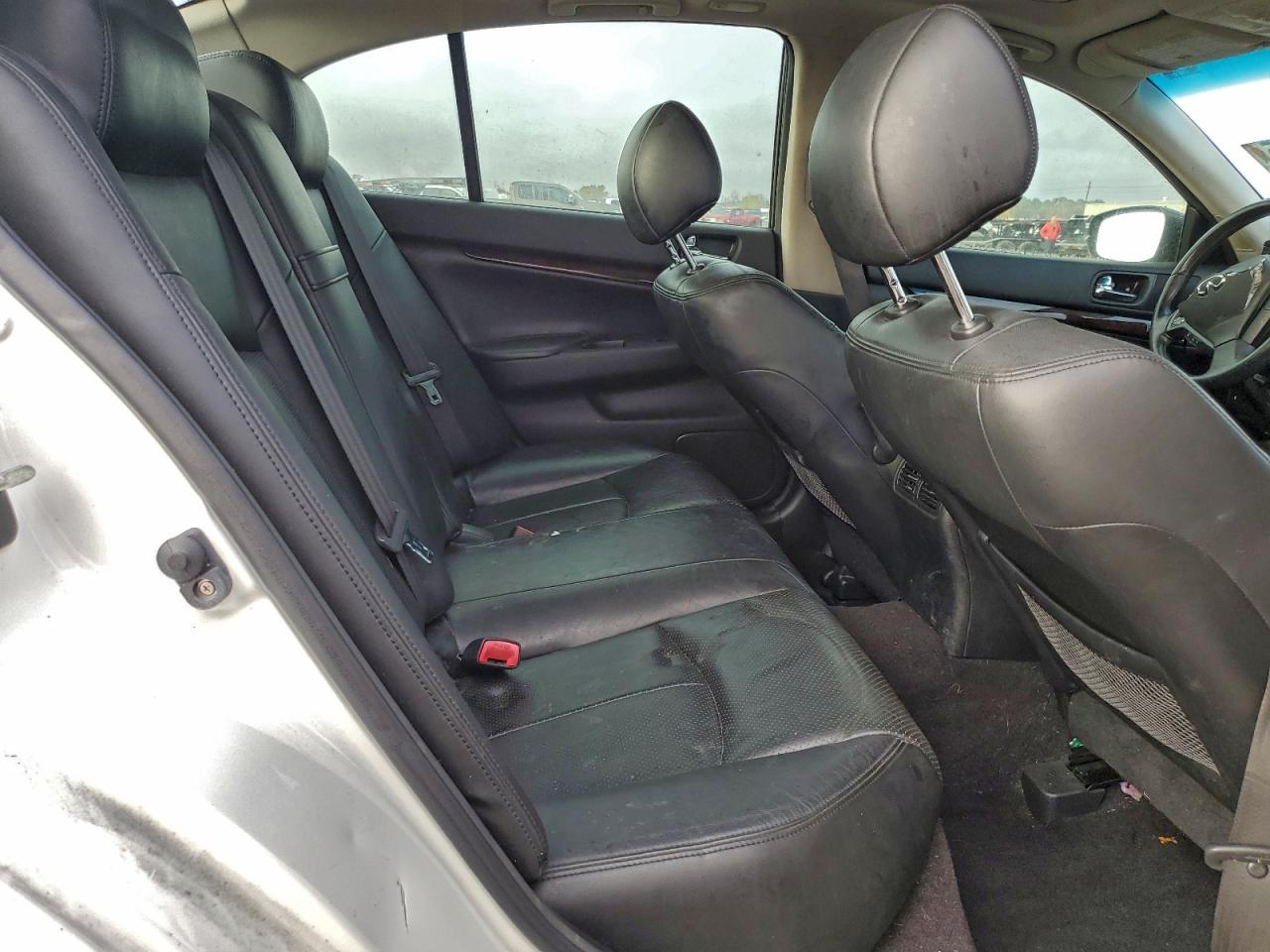 2011 INFINITI G37 BASE photo 10