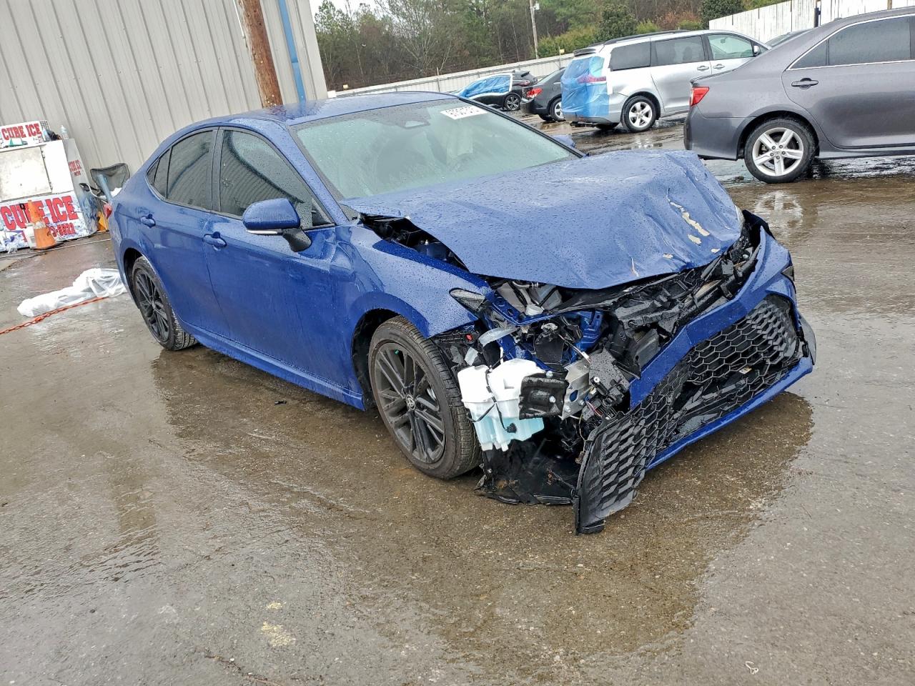 2025 TOYOTA CAMRY SE photo 4