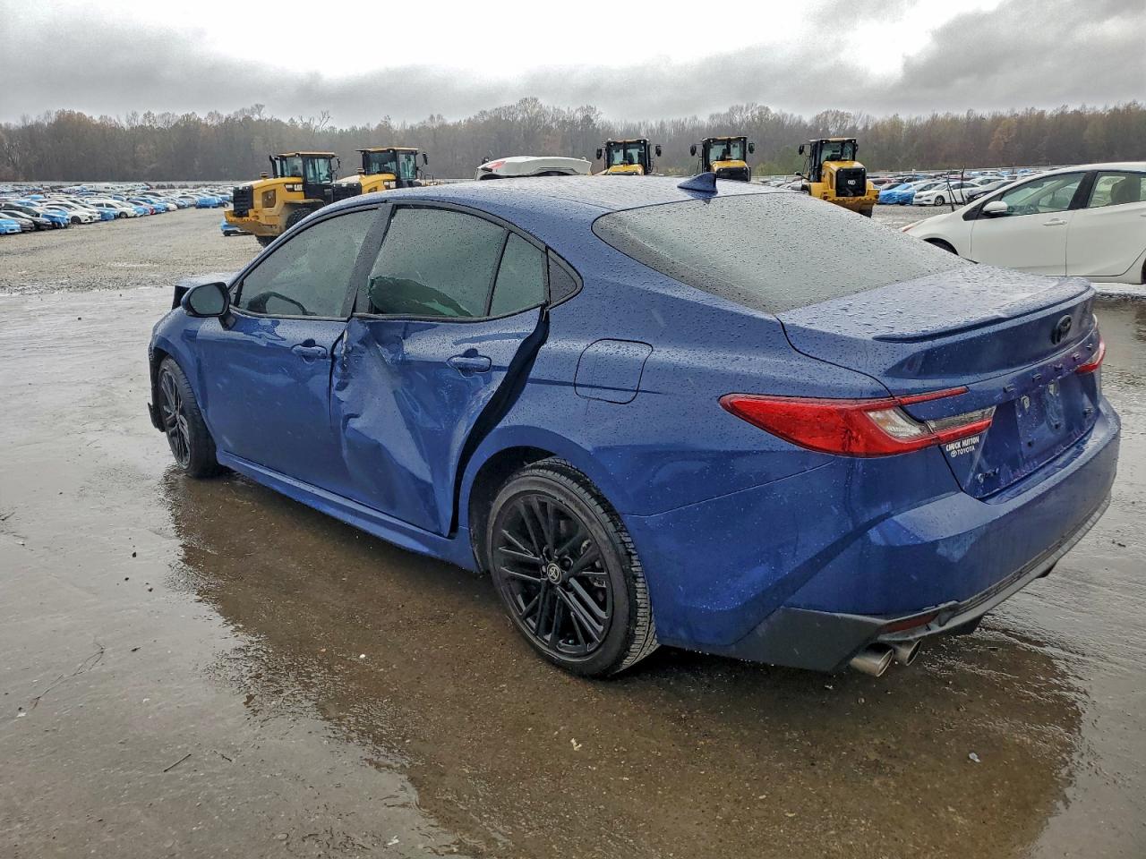 2025 TOYOTA CAMRY SE photo 2