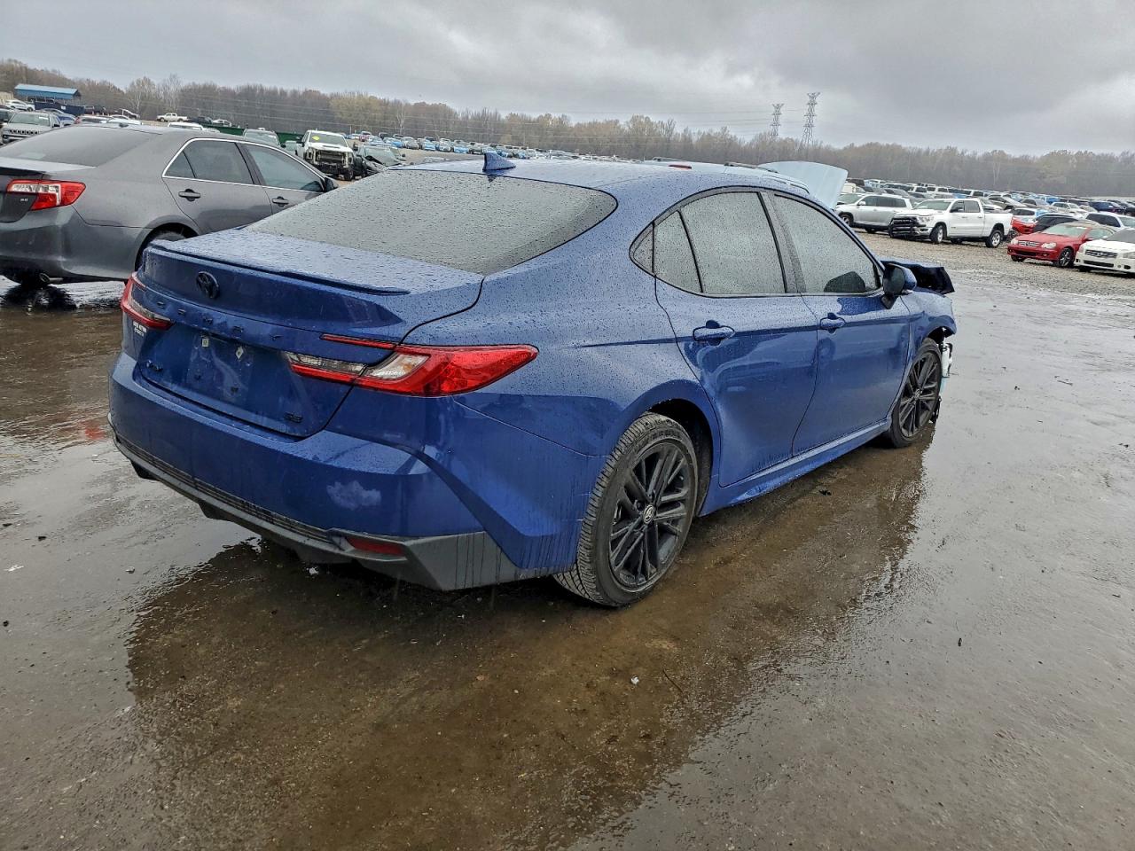 2025 TOYOTA CAMRY SE photo 3