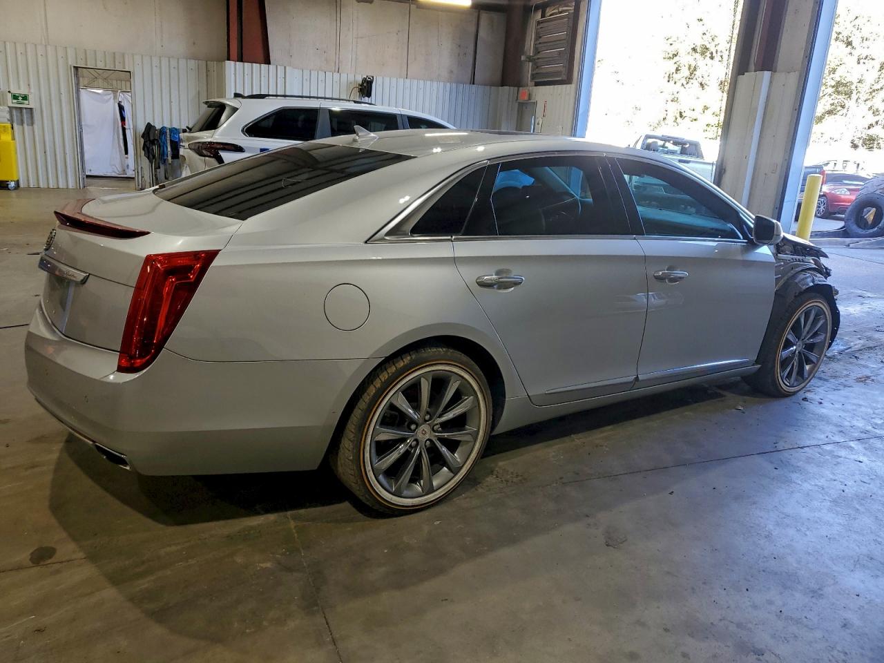 2013 CADILLAC XTS LUXURY COLLECTION photo 3