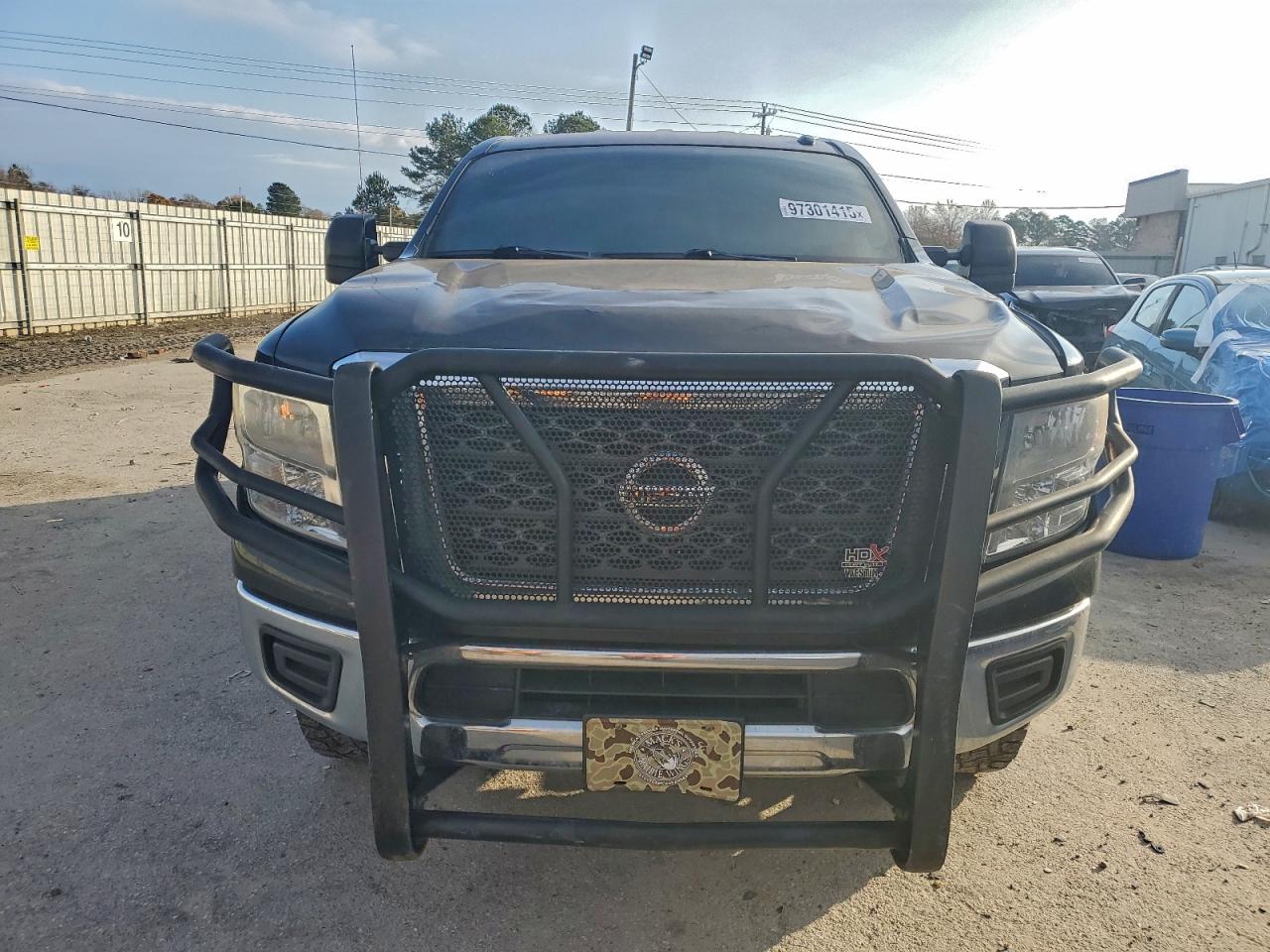 2017 NISSAN TITAN XD SV photo 9