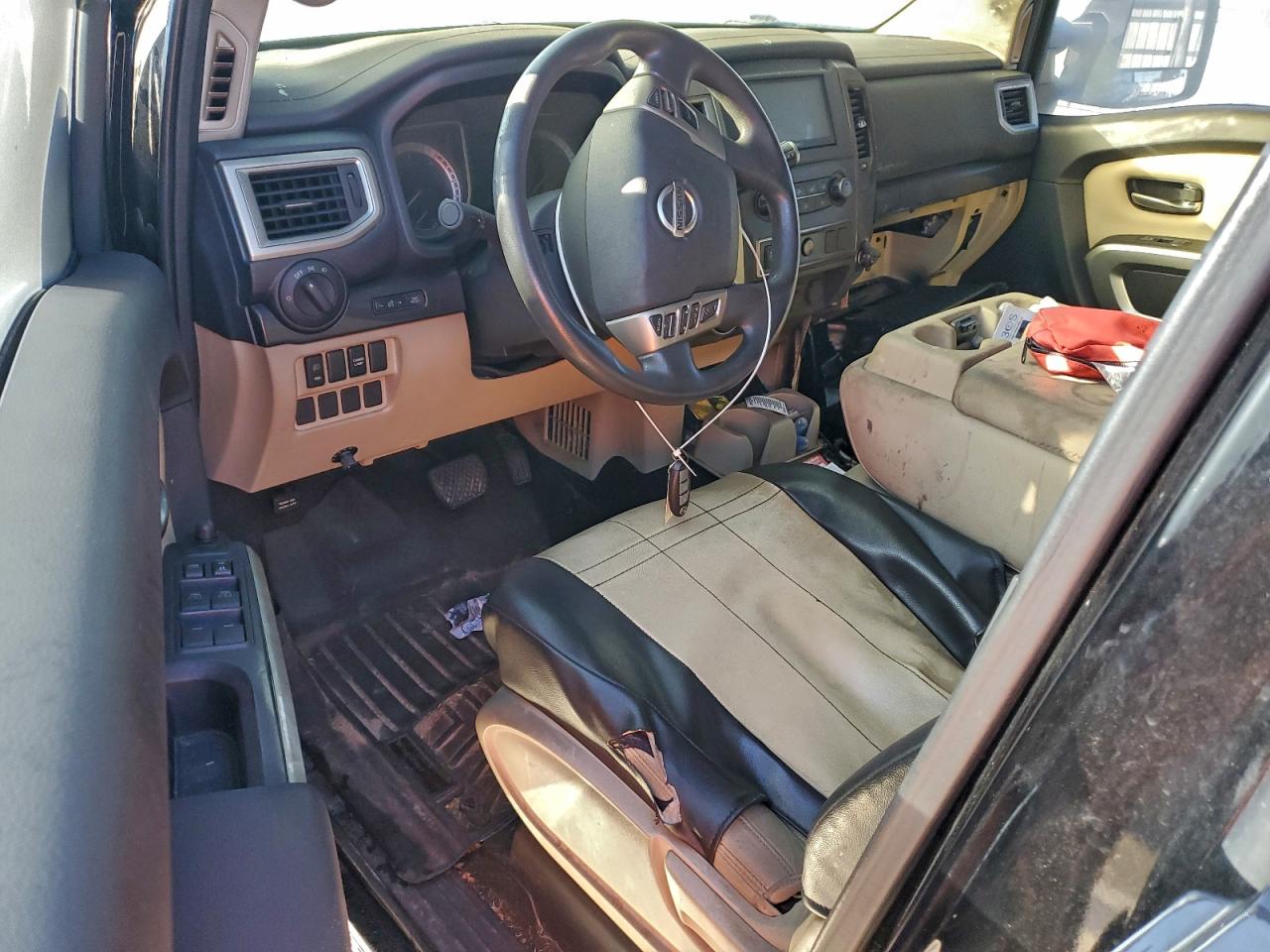 2017 NISSAN TITAN XD SV photo 15