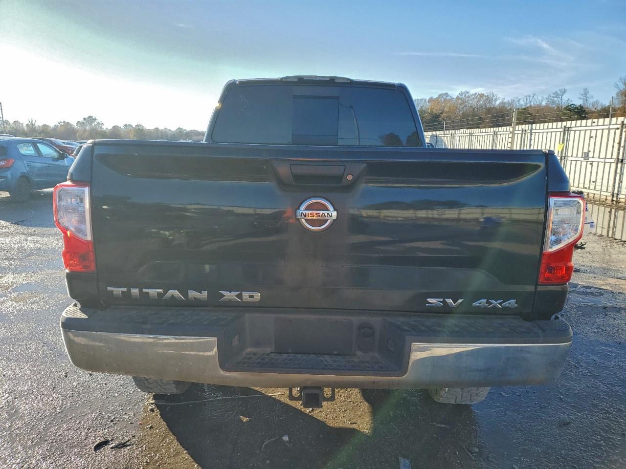 2017 NISSAN TITAN XD SV photo 11