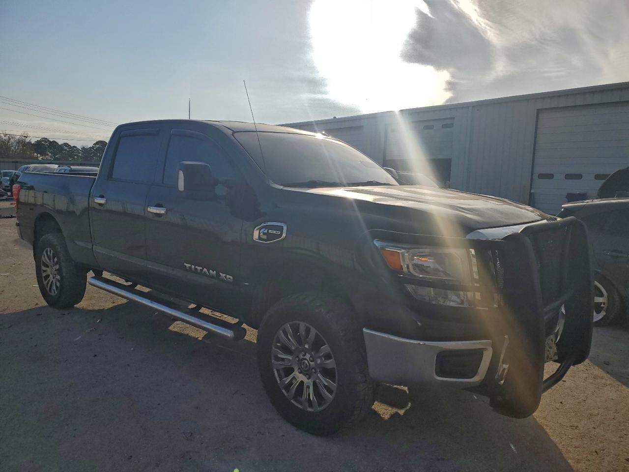 2017 NISSAN TITAN XD SV photo 7