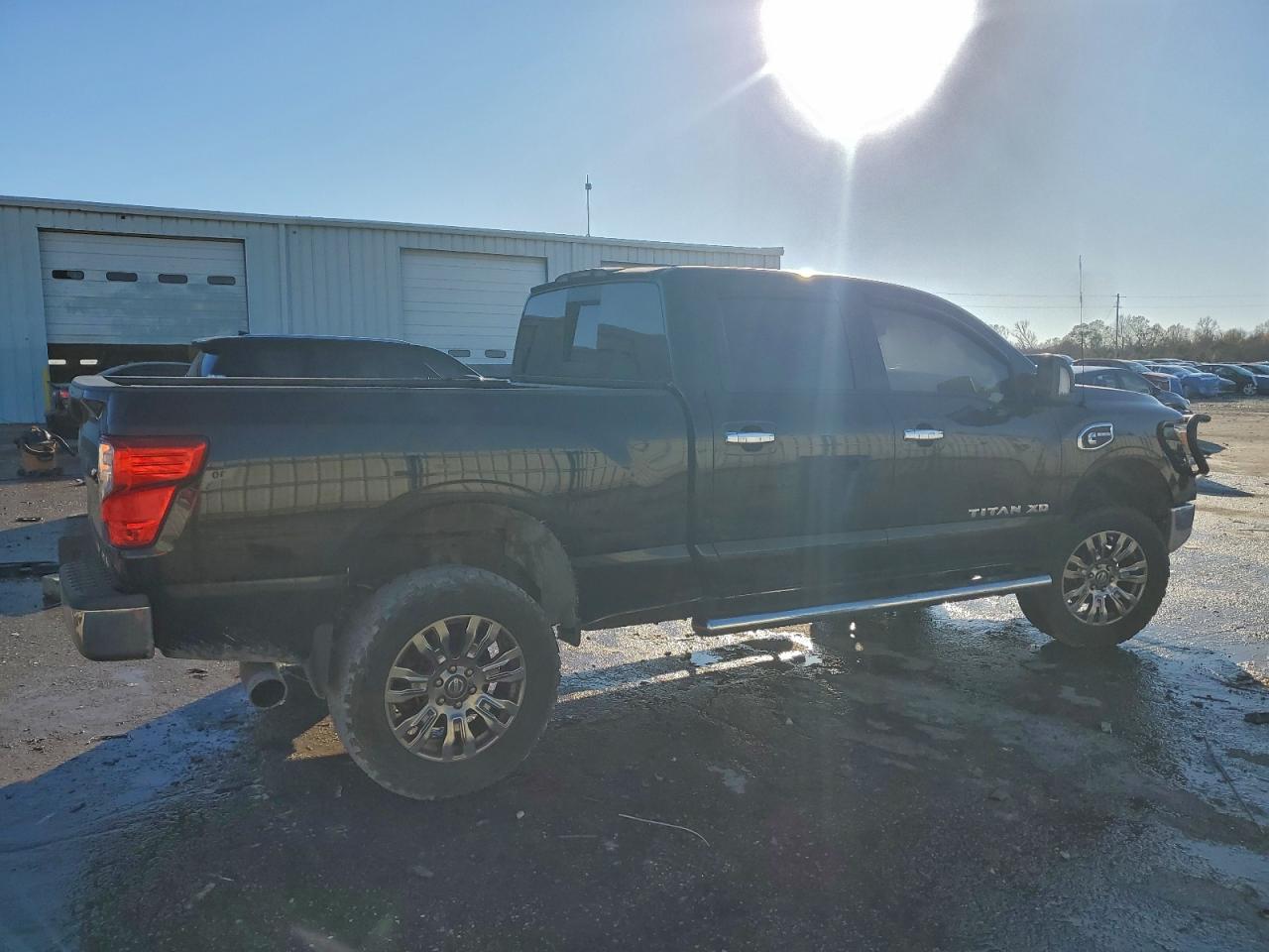 2017 NISSAN TITAN XD SV photo 5