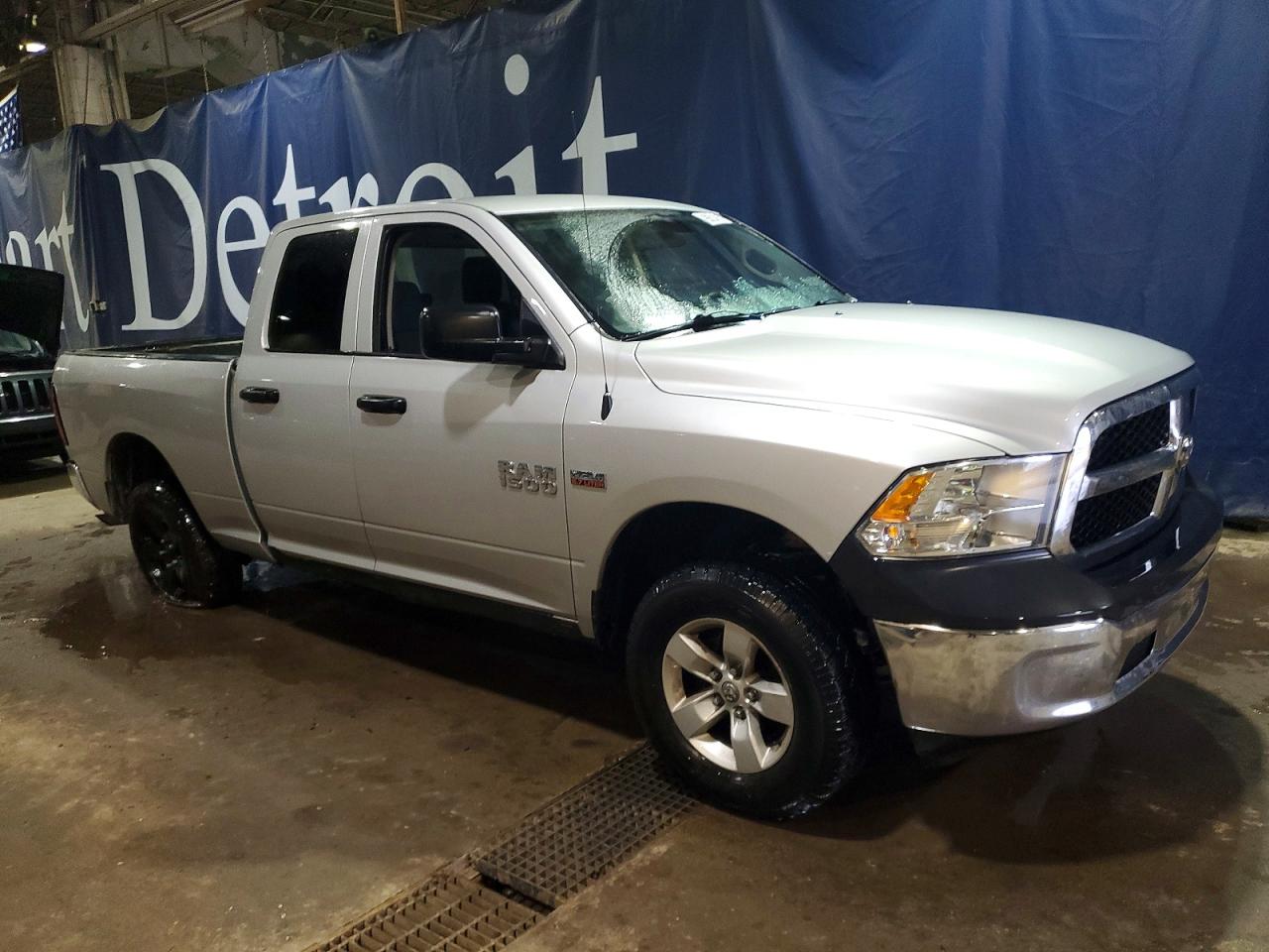 2017 RAM 1500 ST photo 4
