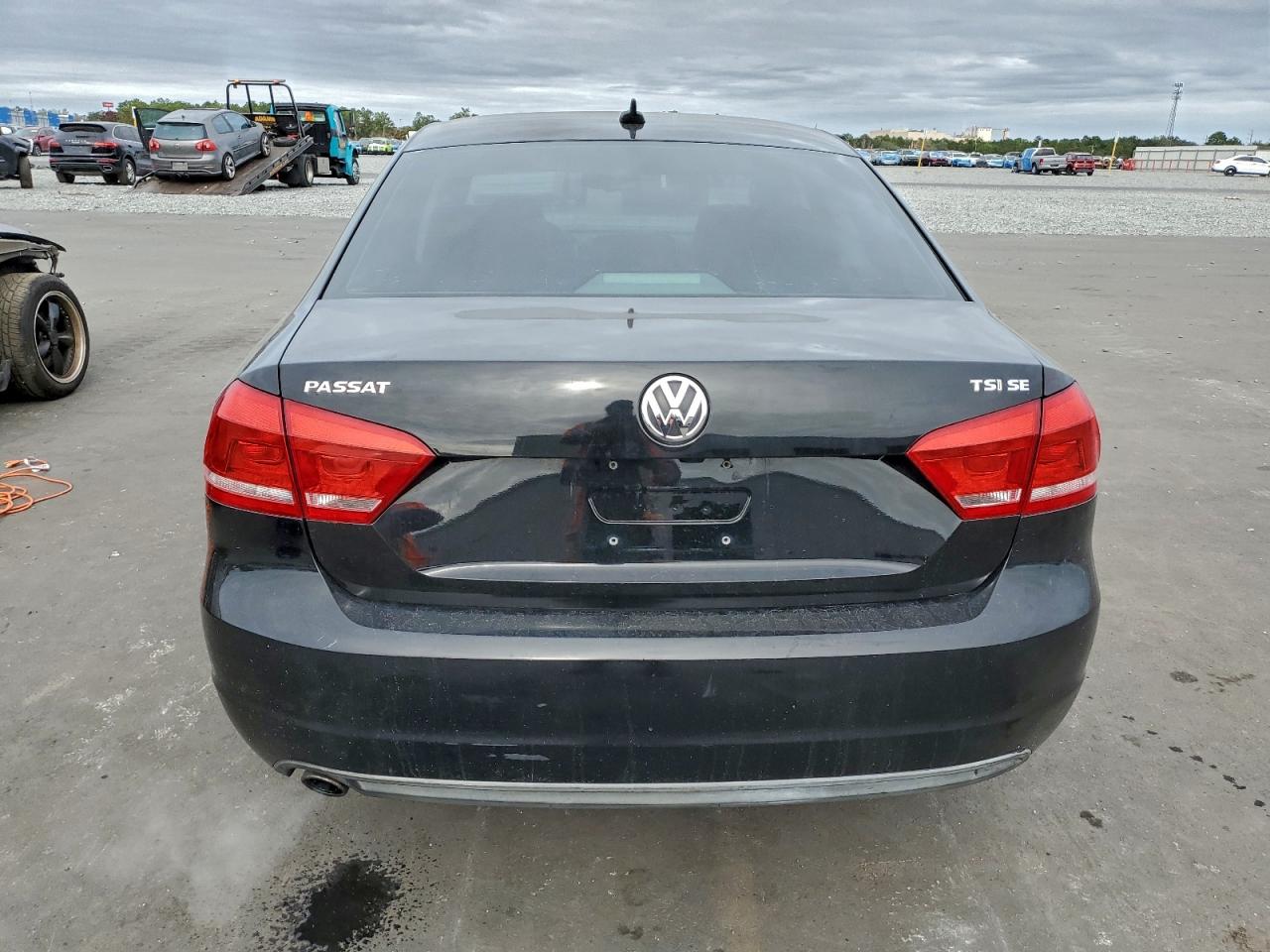 2014 VOLKSWAGEN PASSAT SE photo 6