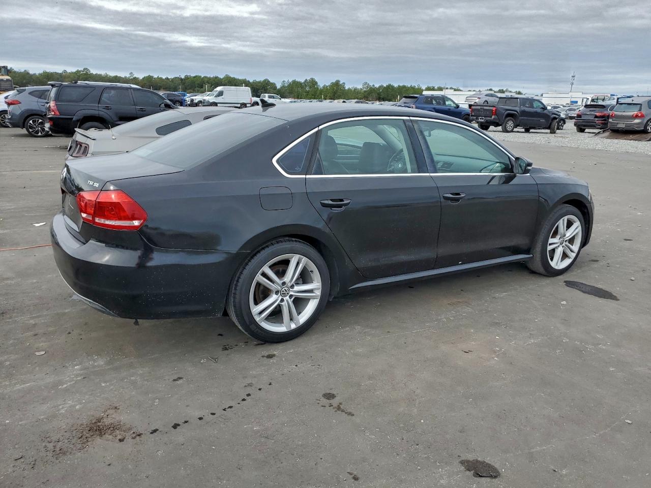 2014 VOLKSWAGEN PASSAT SE photo 3