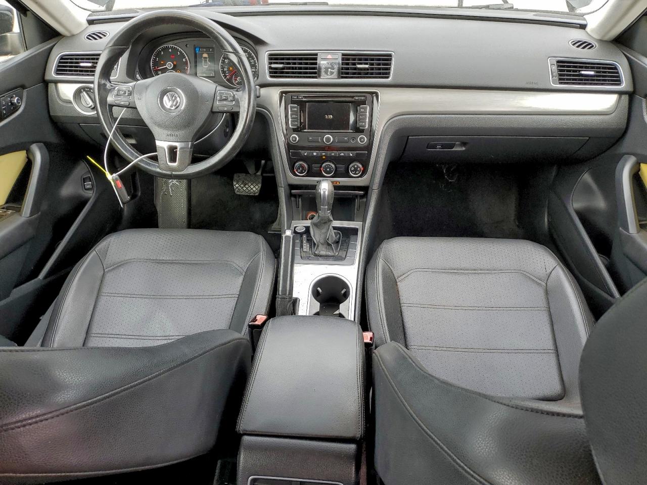 2014 VOLKSWAGEN PASSAT SE photo 8