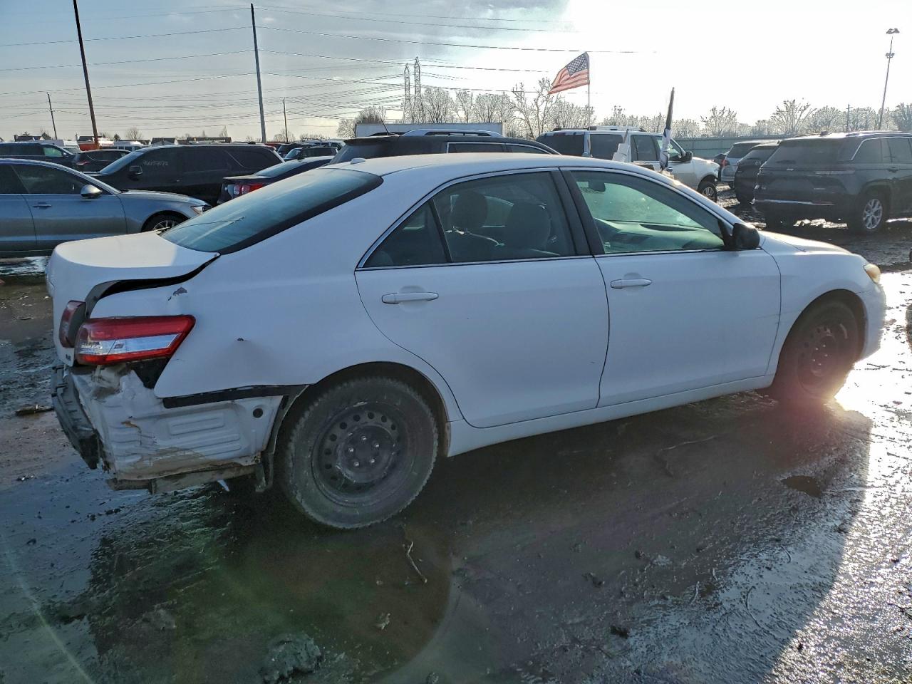 2011 TOYOTA CAMRY BASE photo 3