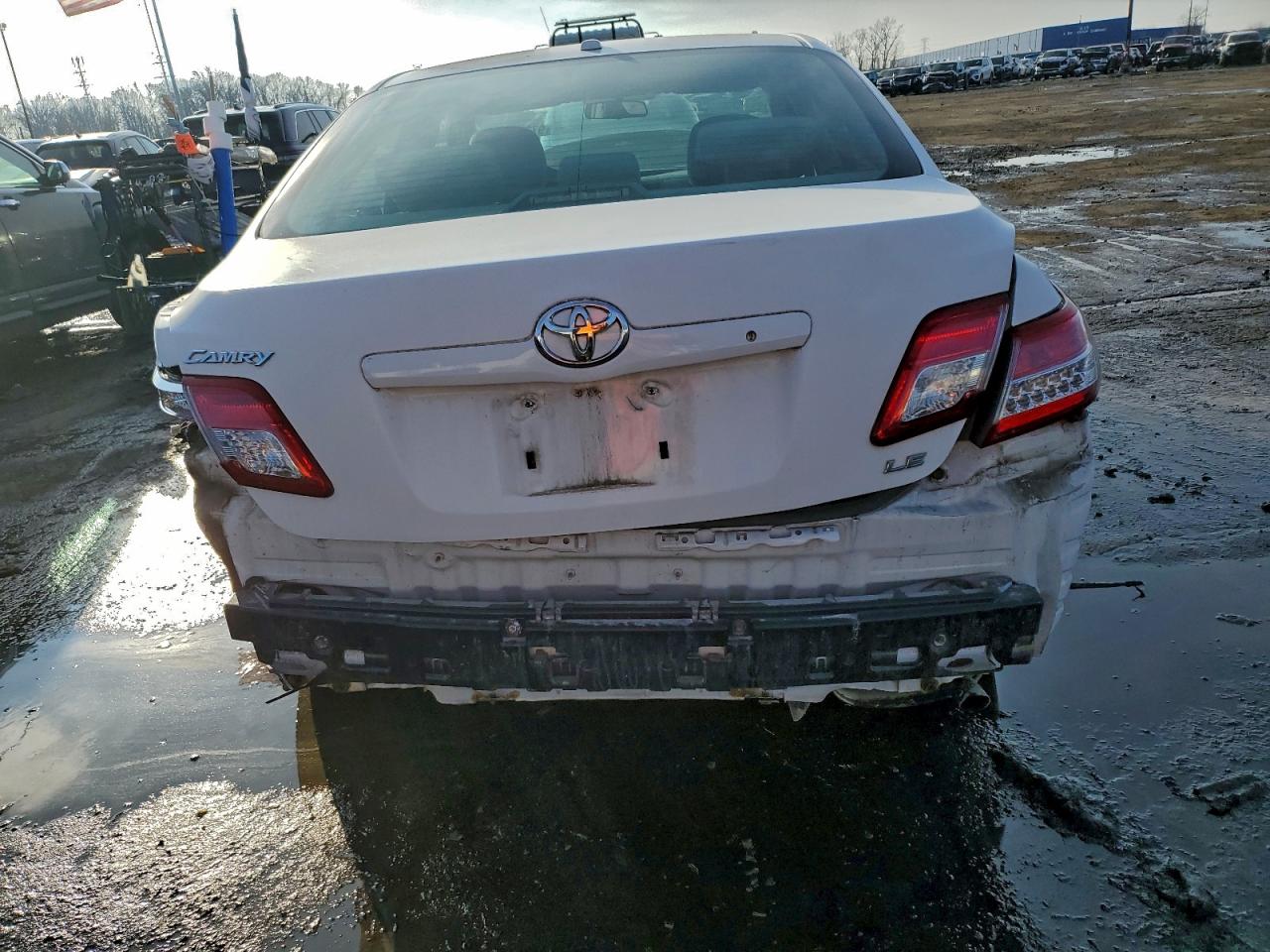 2011 TOYOTA CAMRY BASE photo 6