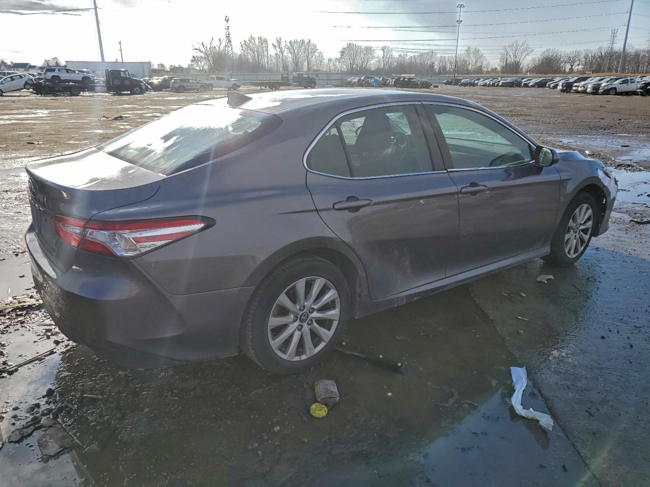 2020 TOYOTA CAMRY LE photo 3