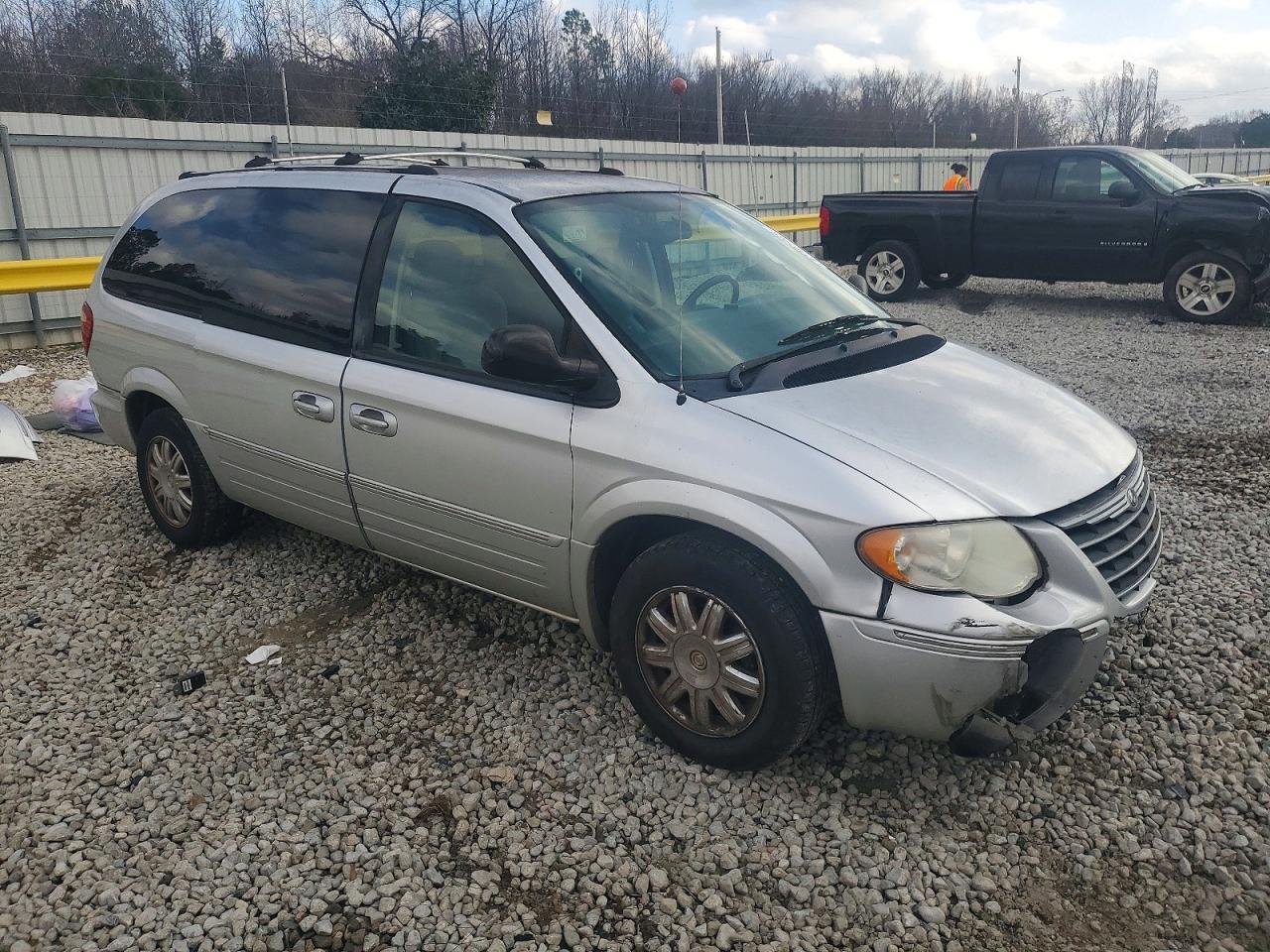 2005 CHRYSLER TOWN & COUNTRY LIMITED photo 4