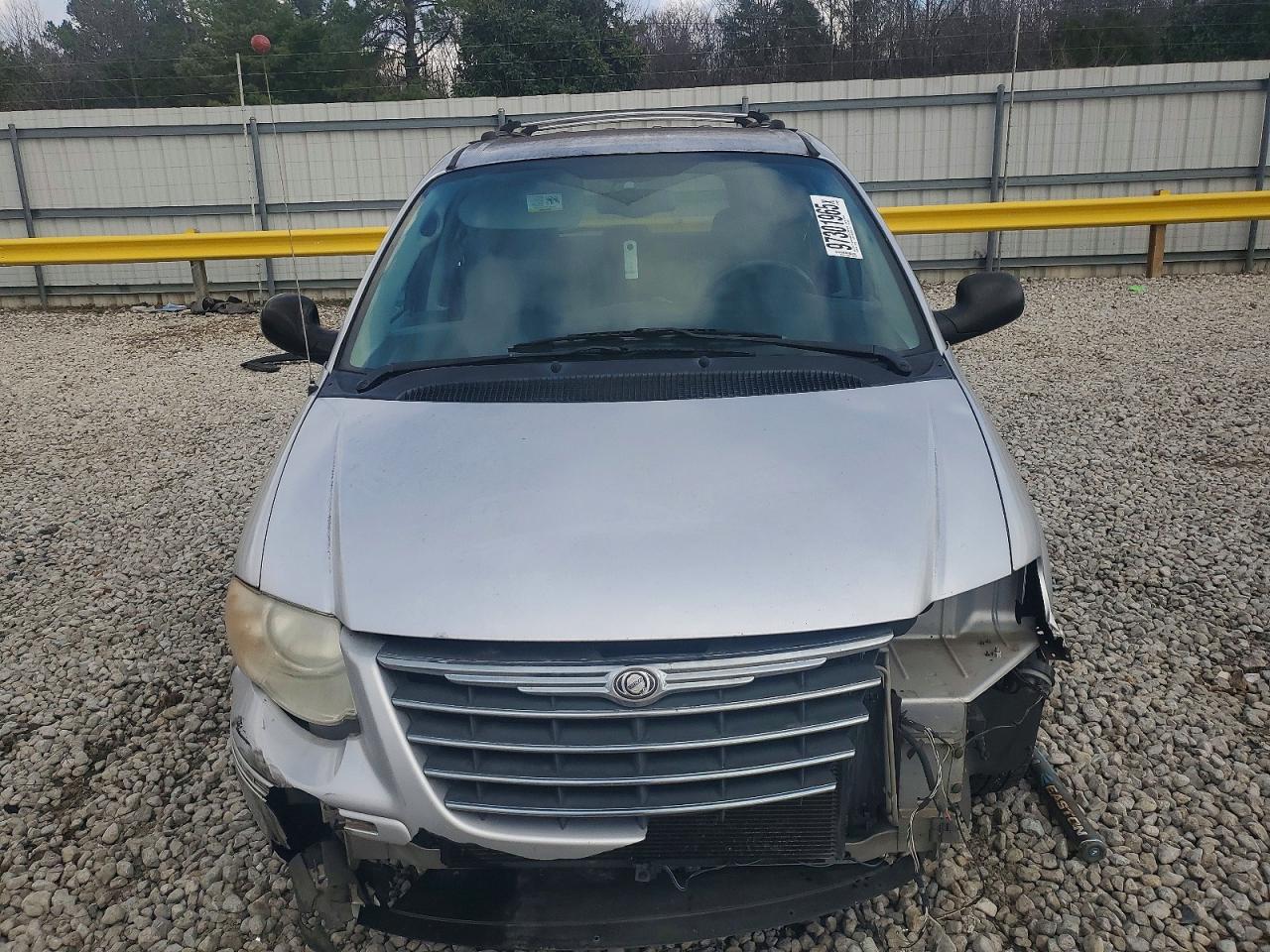 2005 CHRYSLER TOWN & COUNTRY LIMITED photo 5